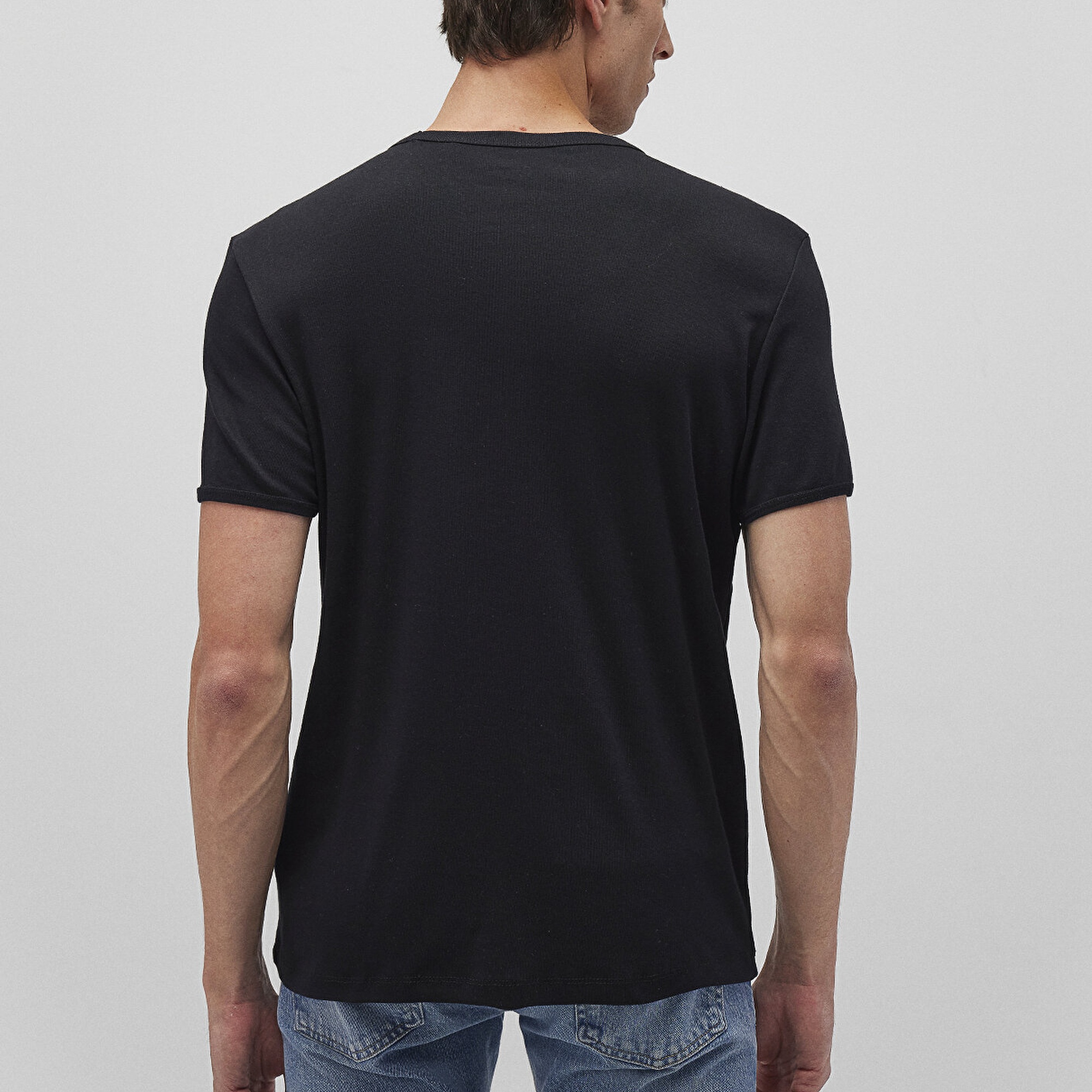 Mavi Ribana Detaylı Siyah Tişört Fitted / Vücuda Oturan Kesim 063747-900