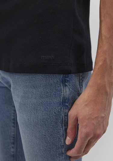  Mavi Ribana Detaylı Siyah Tişört Fitted / Vücuda Oturan Kesim 063747-900