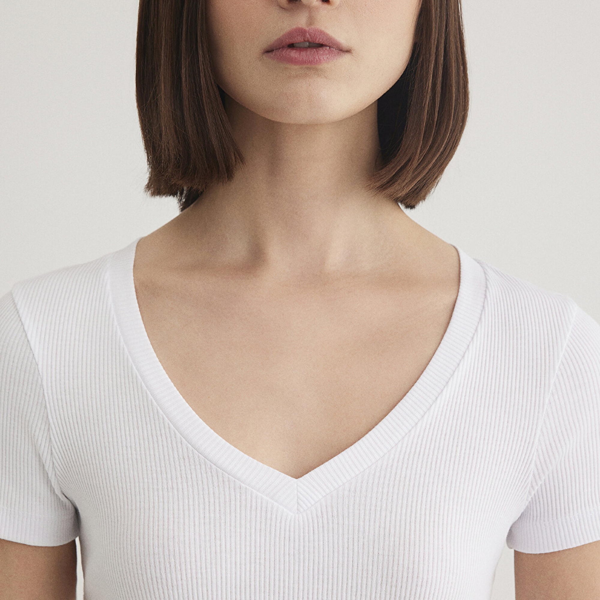 Mavi Beyaz Basic V Yaka Tişört Fitted / Vücuda Oturan Kesim 1601040-620