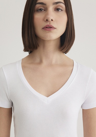  Mavi Beyaz Basic V Yaka Tişört Fitted / Vücuda Oturan Kesim 1601040-620