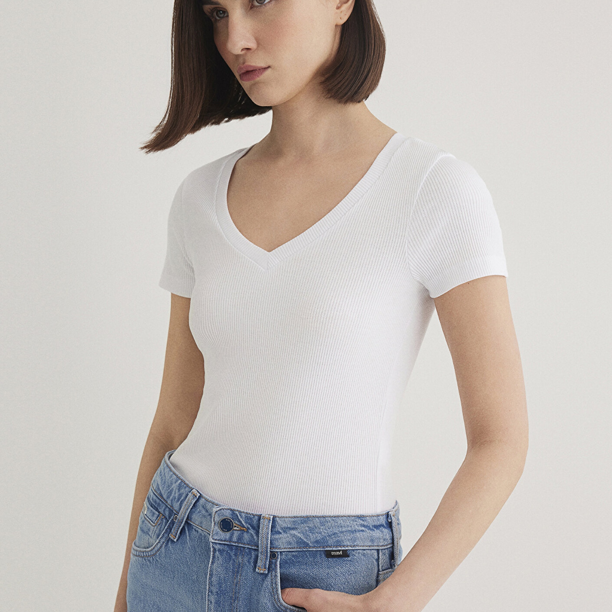 Mavi Beyaz Basic V Yaka Tişört Fitted / Vücuda Oturan Kesim 1601040-620