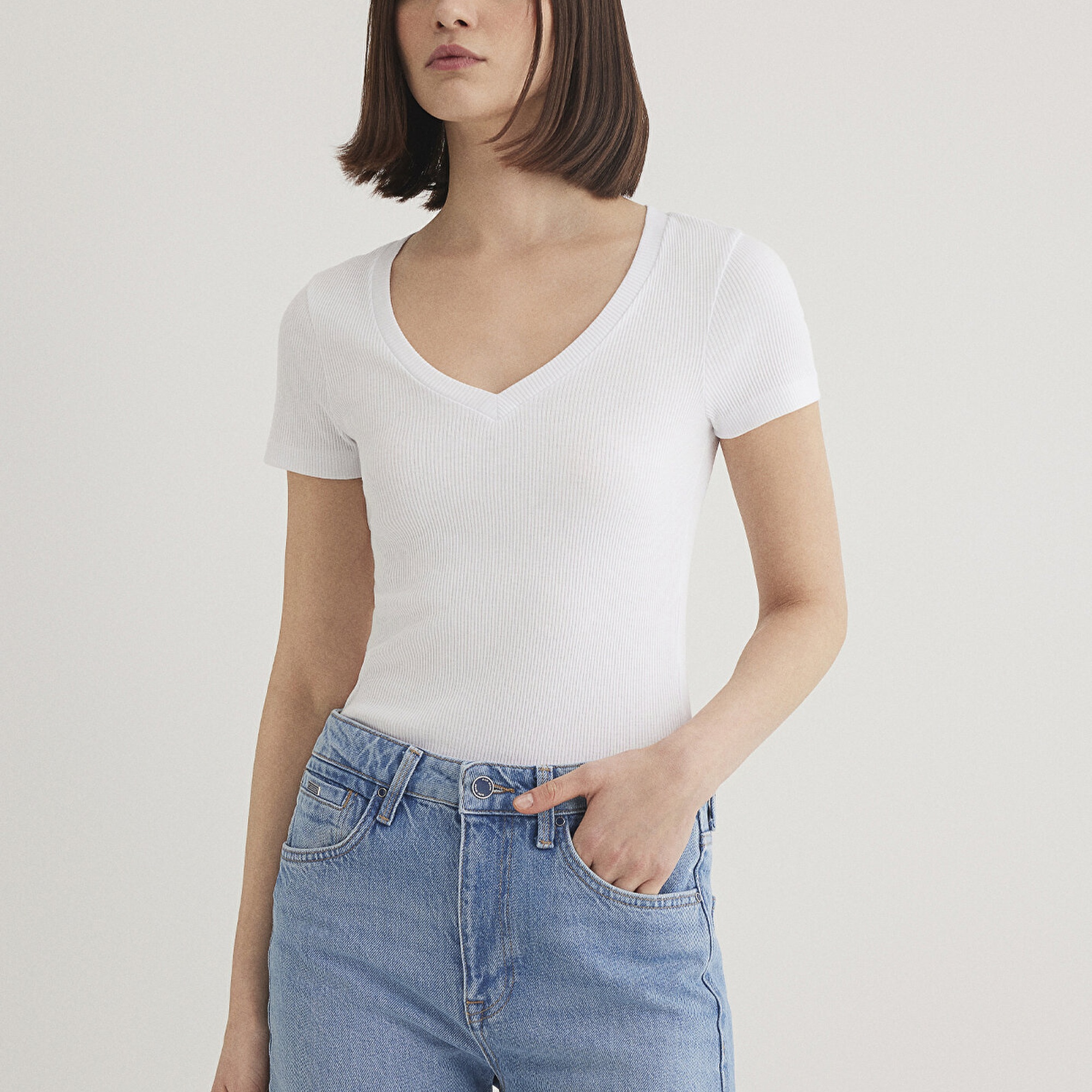 Mavi Beyaz Basic V Yaka Tişört Fitted / Vücuda Oturan Kesim 1601040-620