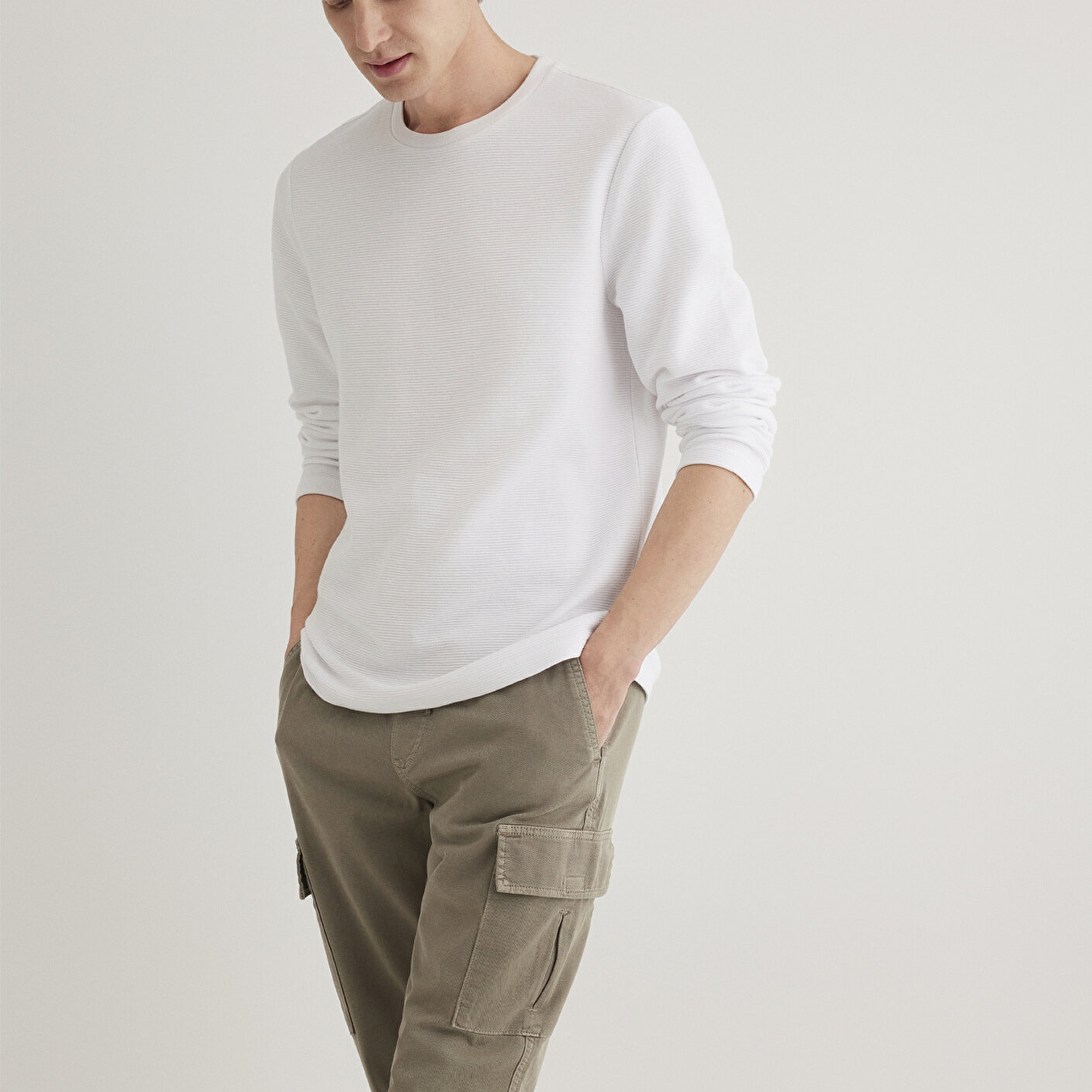 Mavi Uzun Kollu Dokulu Beyaz Tişört Slim Fit / Dar Kesim 064622-20454