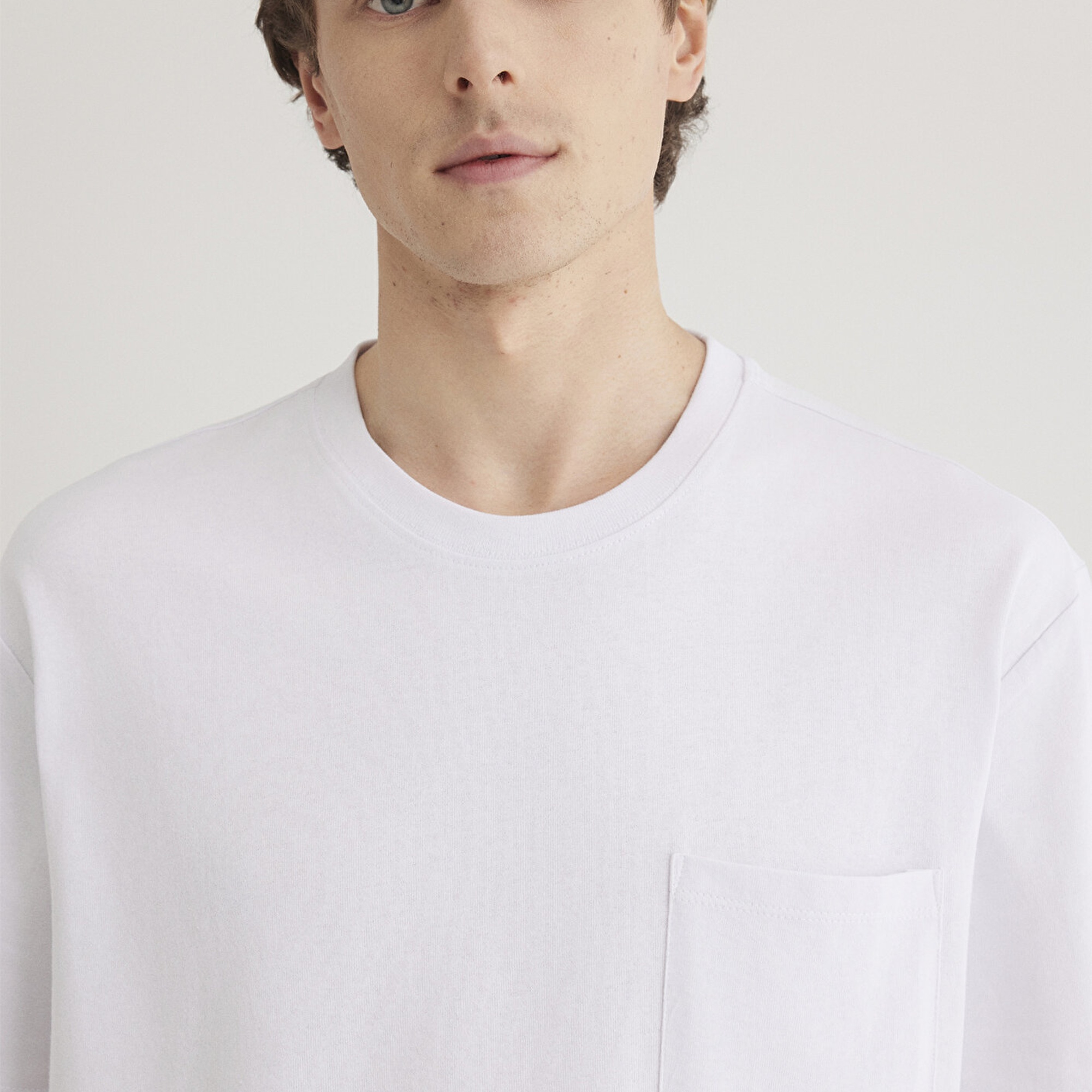 Mavi Cep Detaylı Beyaz Basic Tişört Loose Fit / Bol Rahat Kesim 066248-620