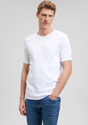  Mavi Ribana Detaylı V Yaka Beyaz Tişört Fitted / Vücuda Oturan Kesim 061313-622