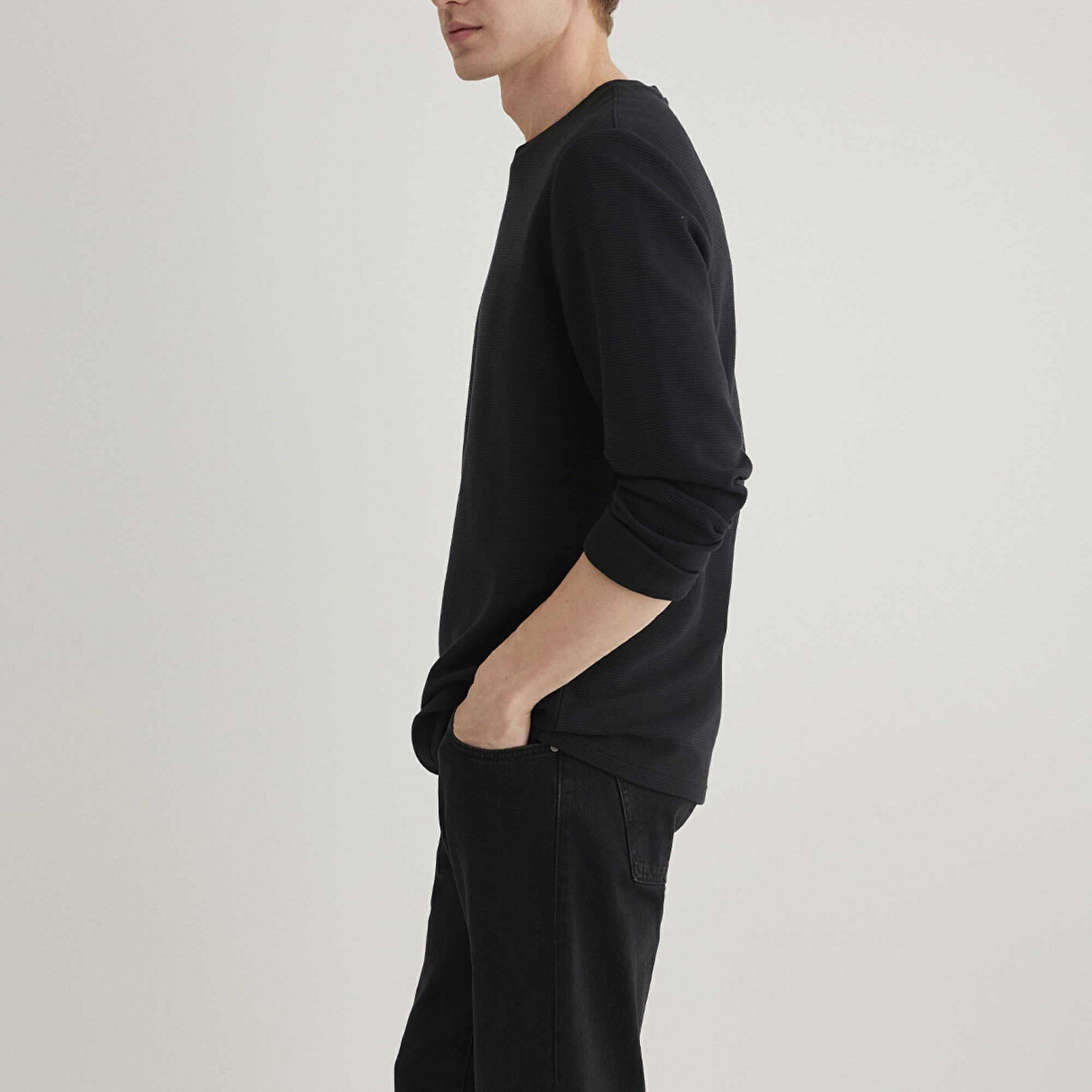 Mavi Uzun Kollu Dokulu Siyah Tişört Slim Fit / Dar Kesim 064622-21842