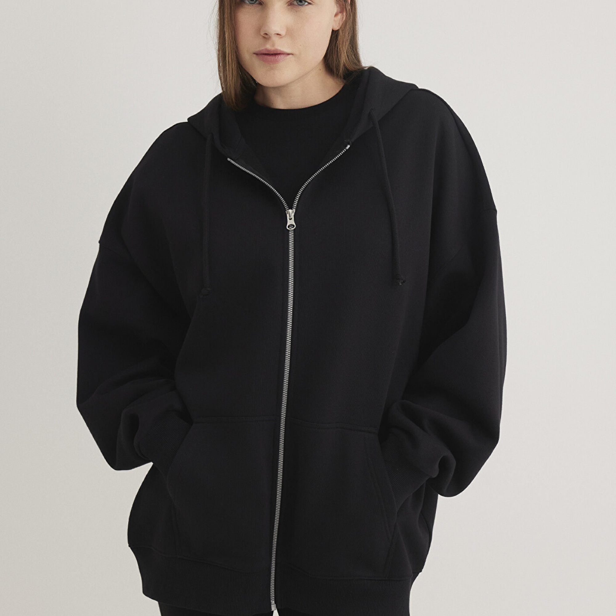 Mavi Kapüşonlu Fermuarlı Siyah Sweatshirt 1610221-900
