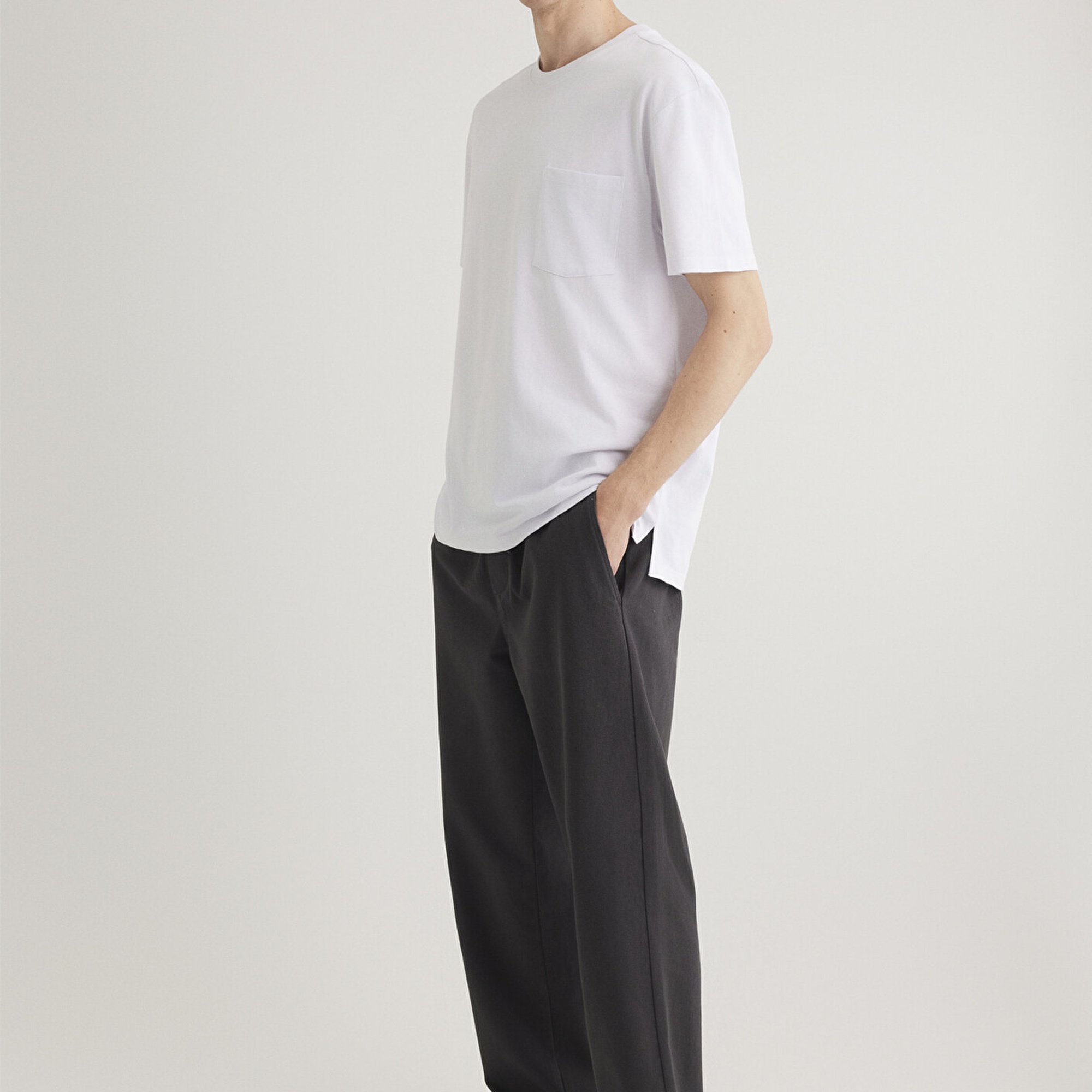 Mavi Cep Detaylı Beyaz Basic Tişört Loose Fit / Bol Rahat Kesim 066248-620