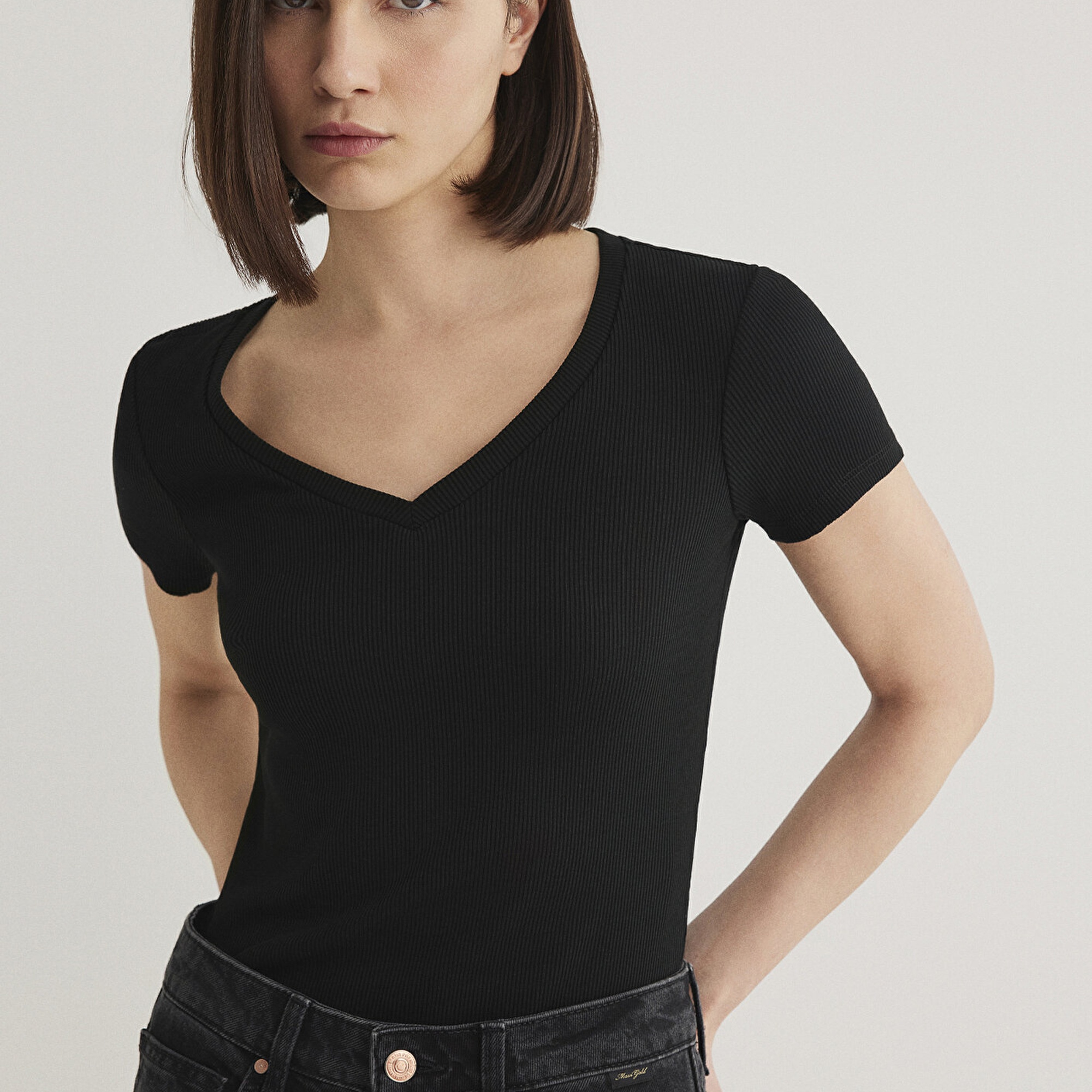 Mavi Siyah Basic V Yaka Tişört Fitted / Vücuda Oturan Kesim 1601040-900