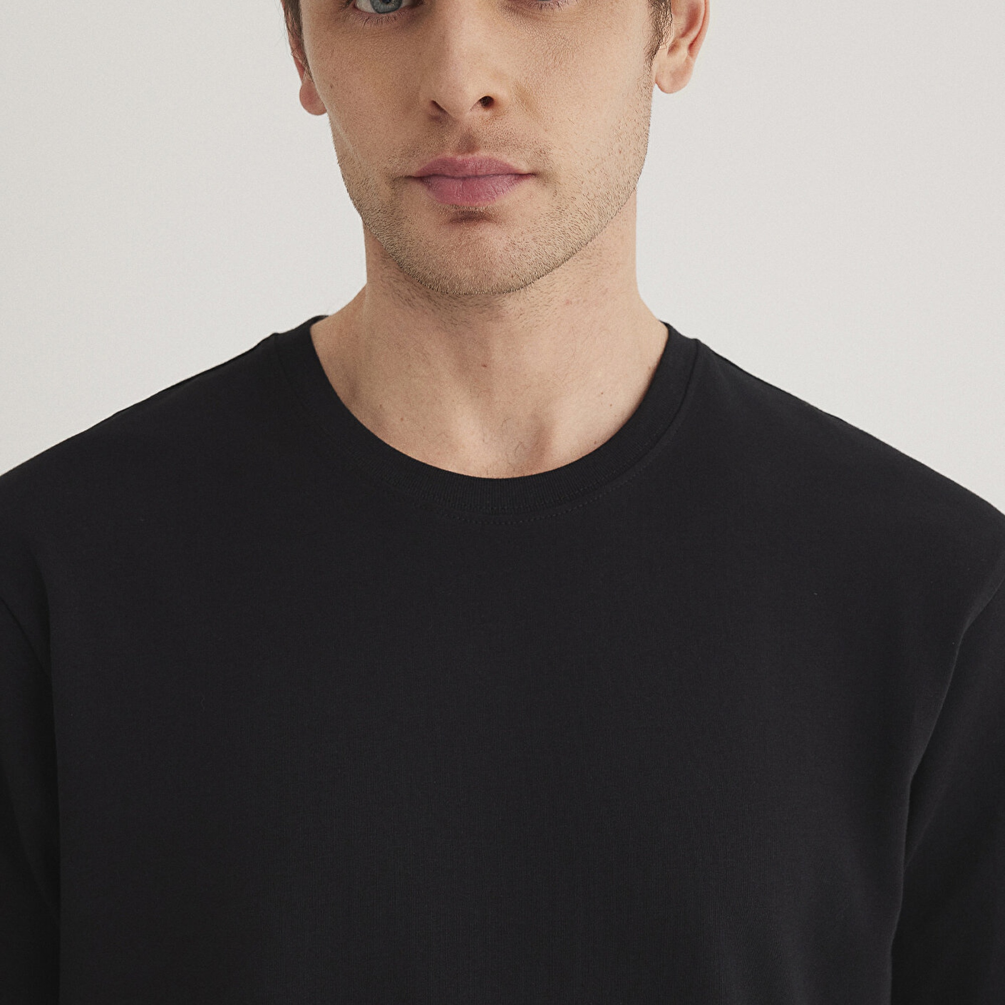 Mavi Stretch Siyah Basic Tişört Regular Fit / Normal Kesim 0610252-900