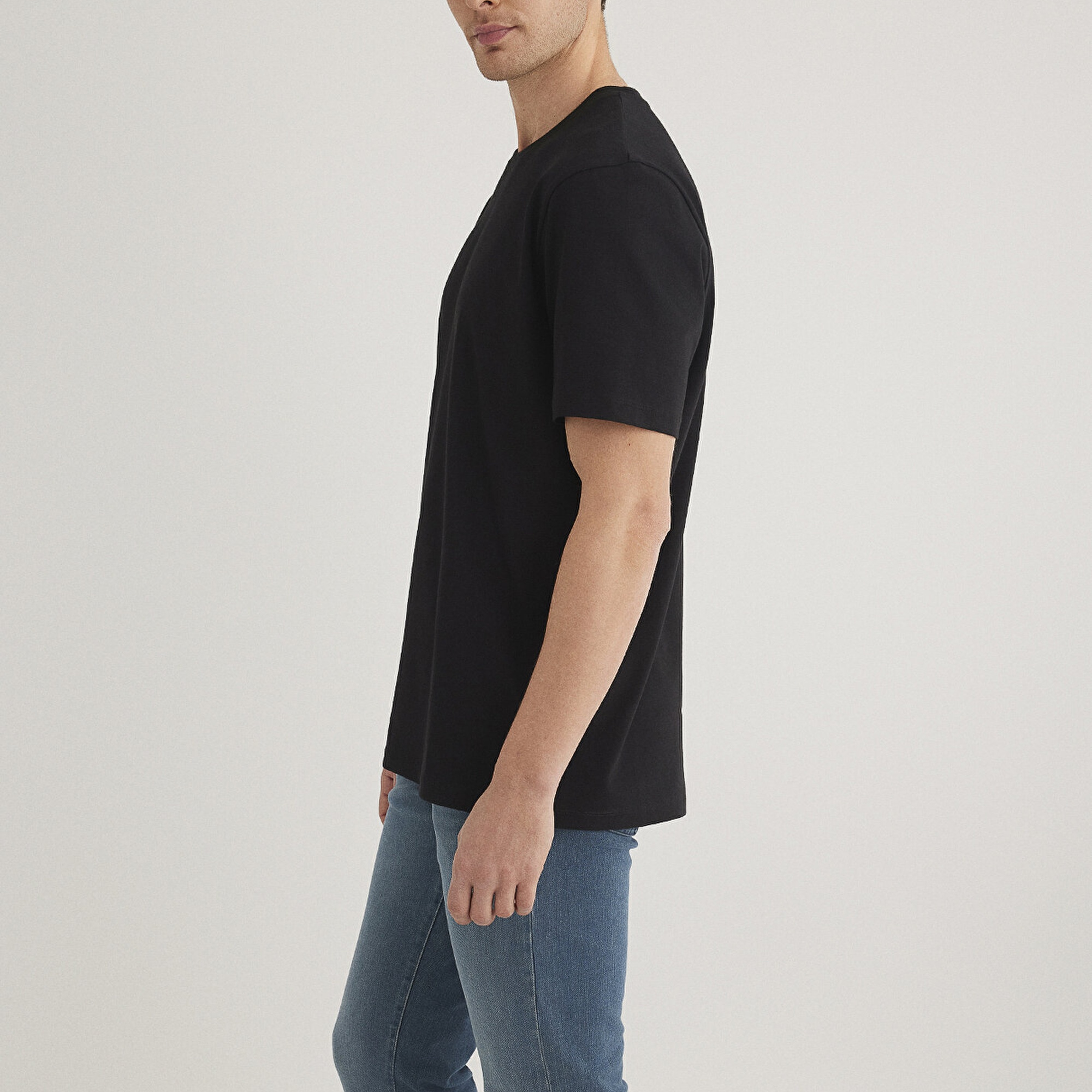 Mavi Stretch Siyah Basic Tişört Regular Fit / Normal Kesim 0610252-900