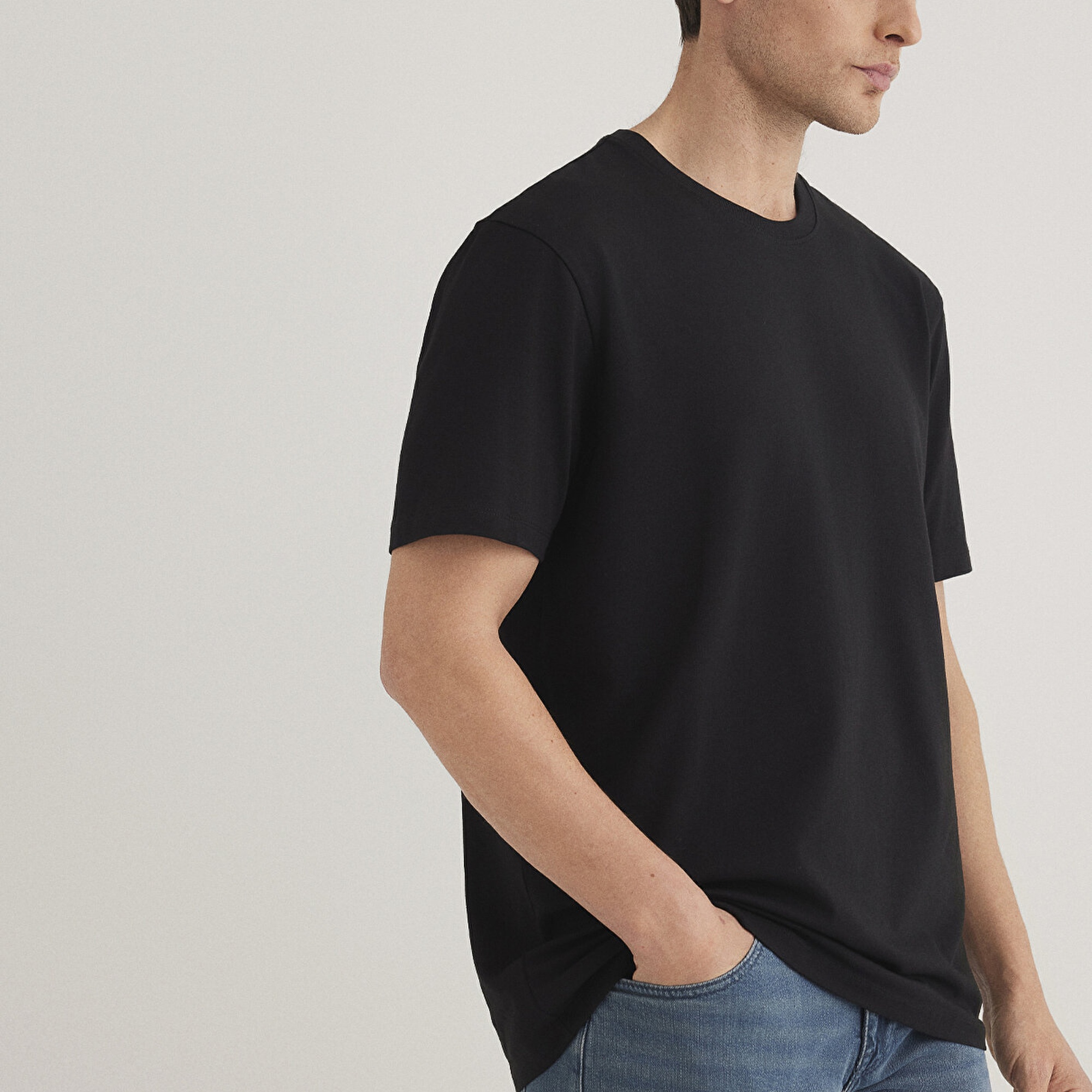 Mavi Stretch Siyah Basic Tişört Regular Fit / Normal Kesim 0610252-900