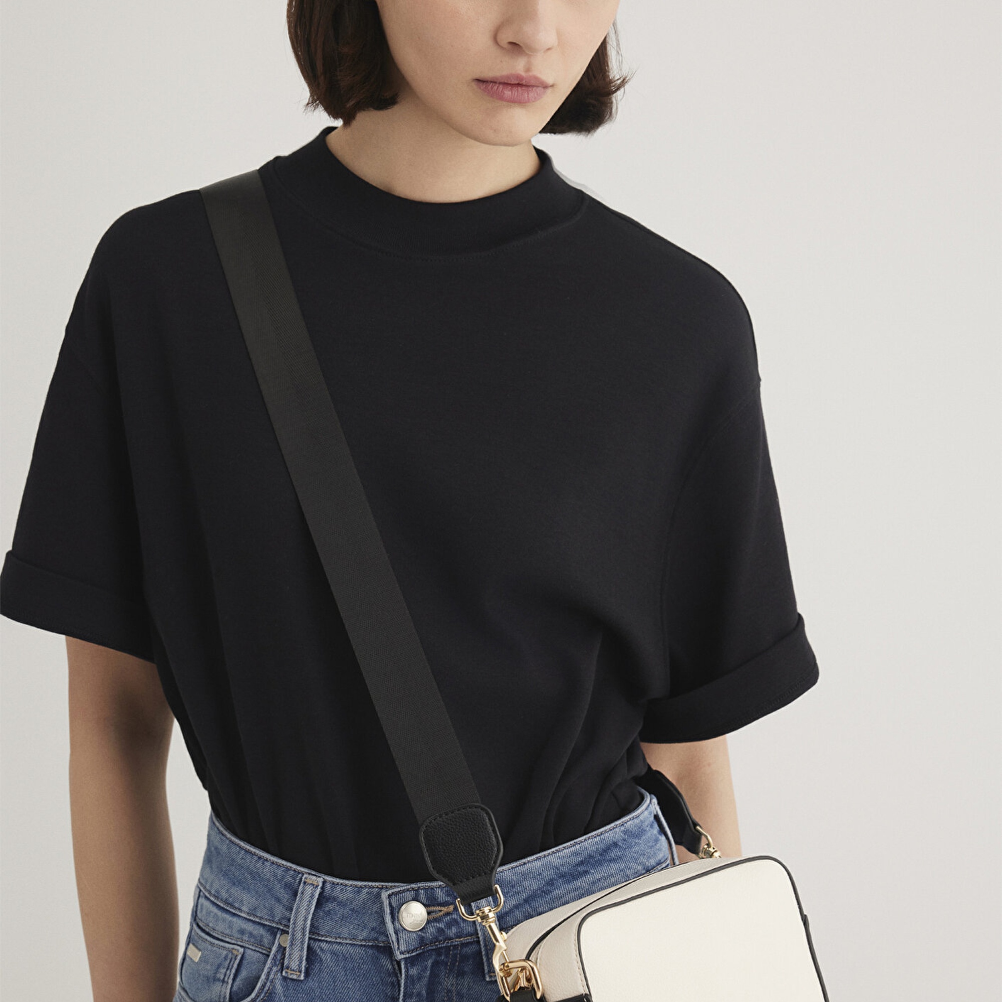 Mavi Siyah Askılı Ekru Çapraz Çanta 1910084-70055