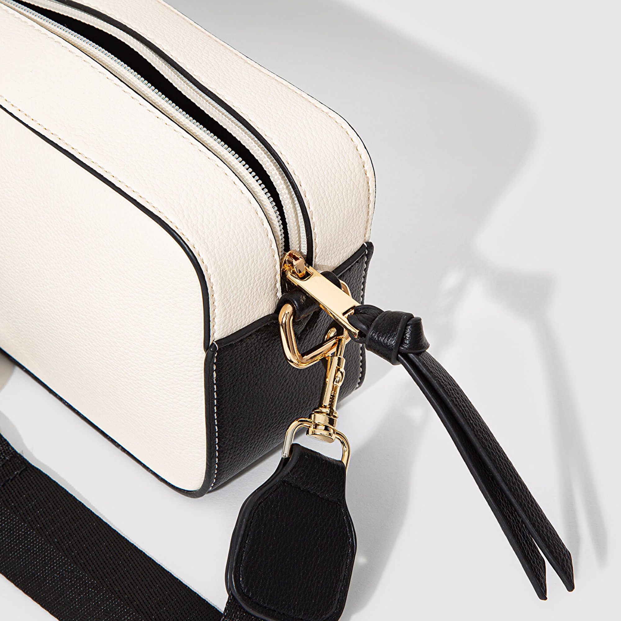 Mavi Siyah Askılı Ekru Çapraz Çanta 1910084-70055