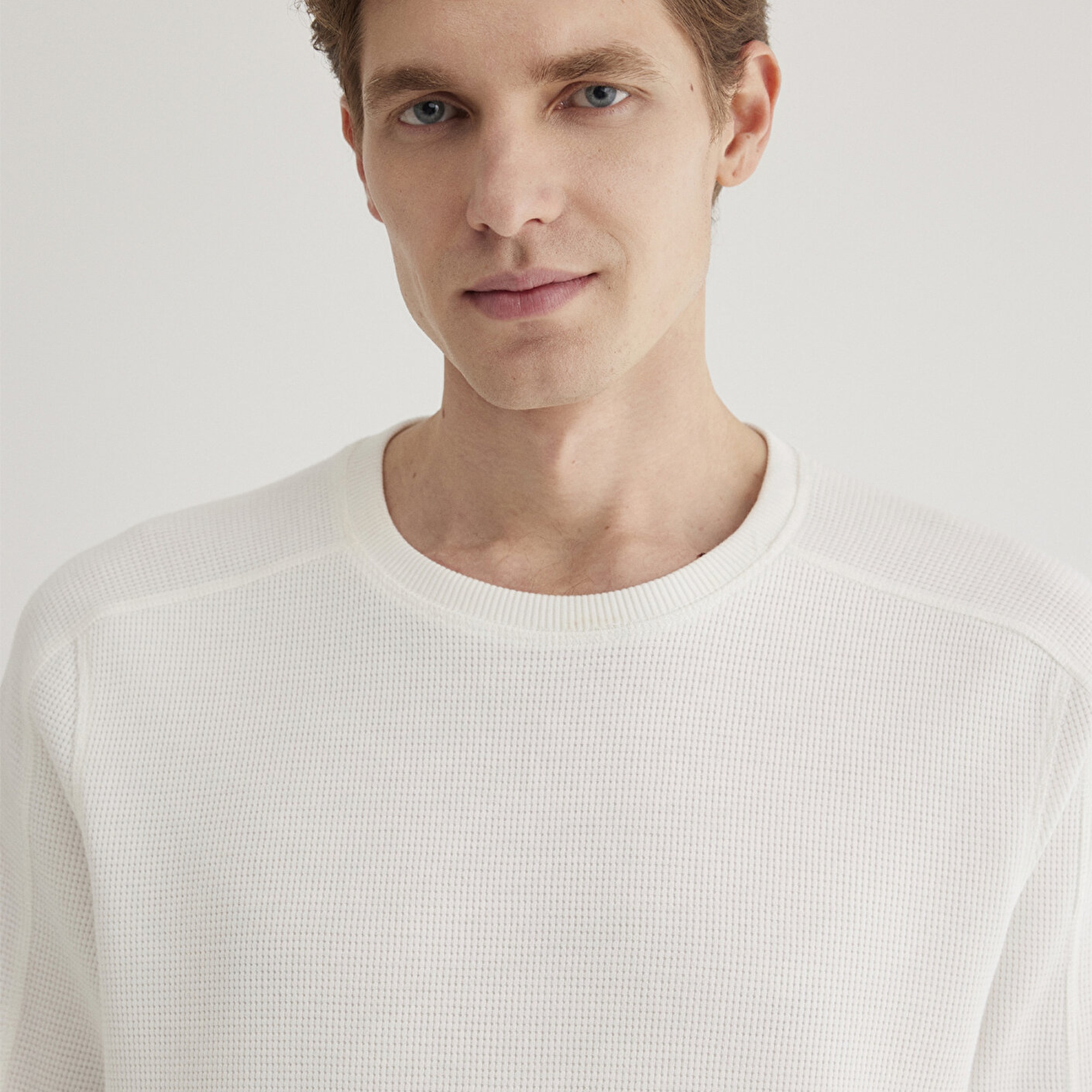 Mavi Uzun Kollu Dokulu Beyaz Basic Tişört Slim Fit / Dar Kesim 0610106-70054