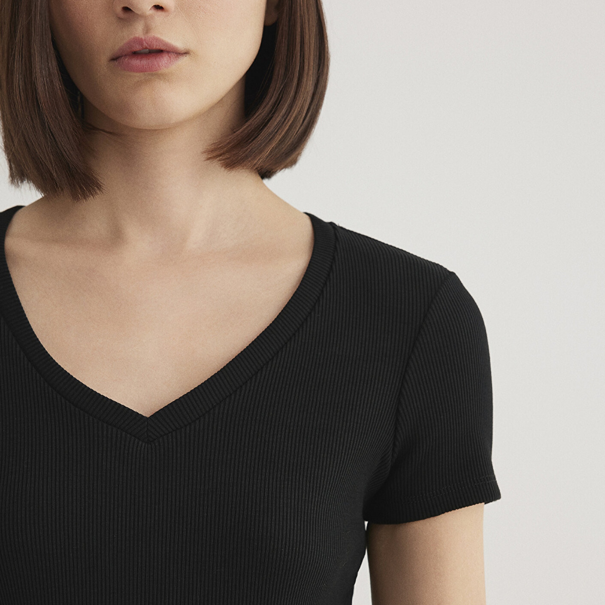 Mavi Siyah Basic V Yaka Tişört Fitted / Vücuda Oturan Kesim 1601040-900