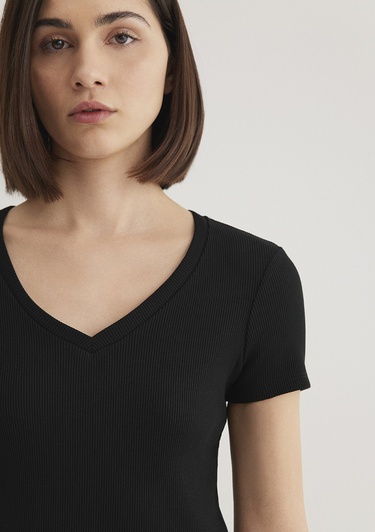  Mavi Siyah Basic V Yaka Tişört Fitted / Vücuda Oturan Kesim 1601040-900
