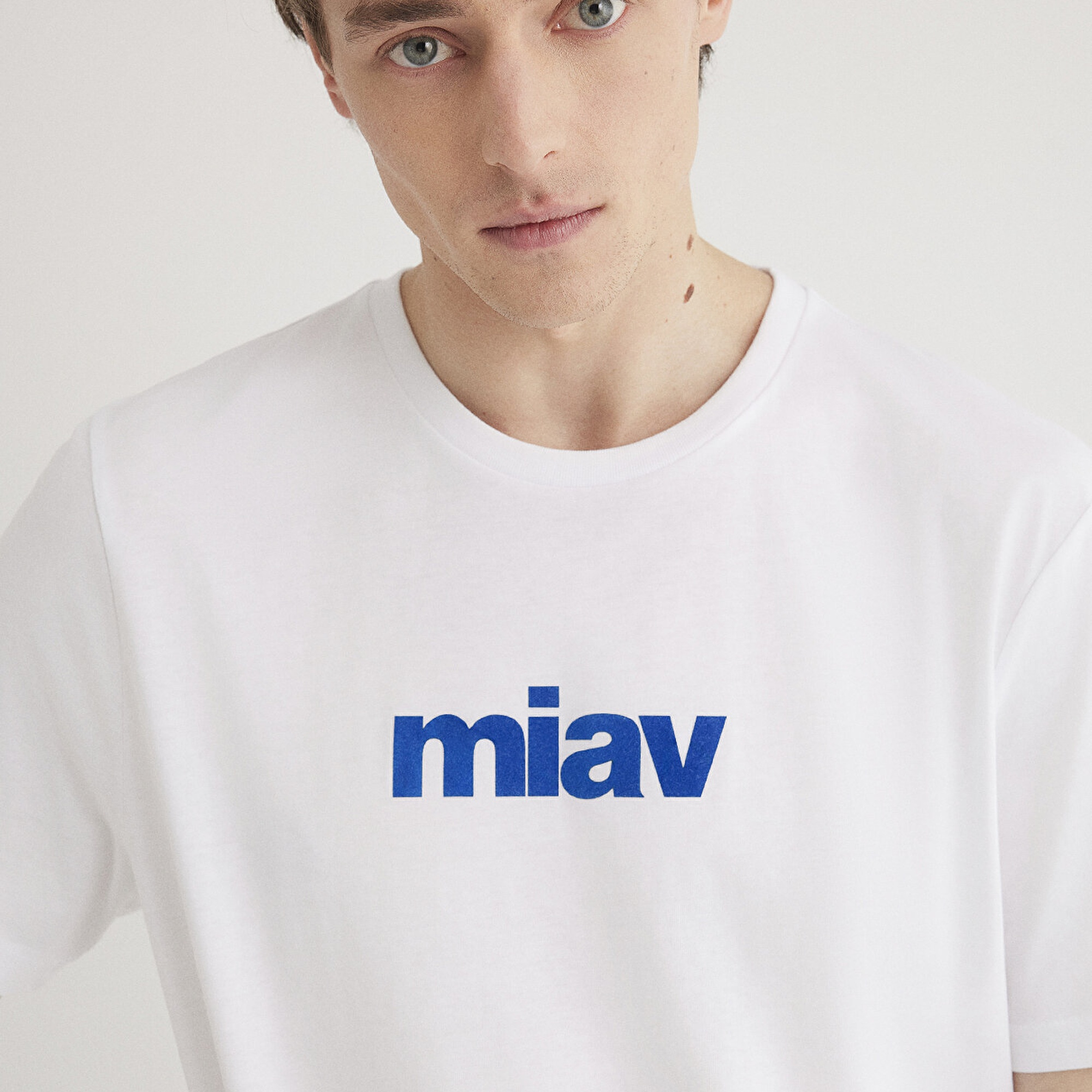 Mavi Miav Baskılı Beyaz Tişört Regular Fit / Normal Kesim 067153-620