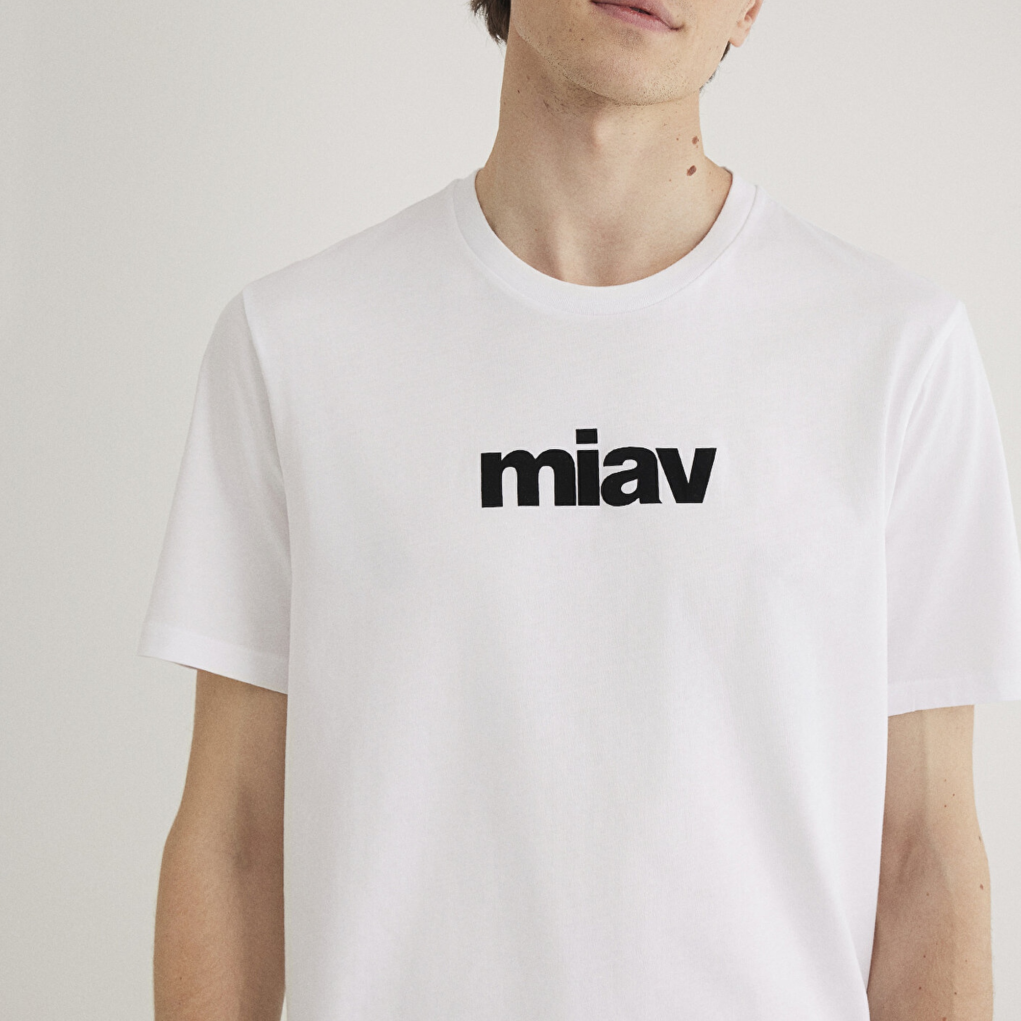 Mavi Siyah Miav Baskılı Beyaz Tişört Regular Fit / Normal Kesim 067153-602