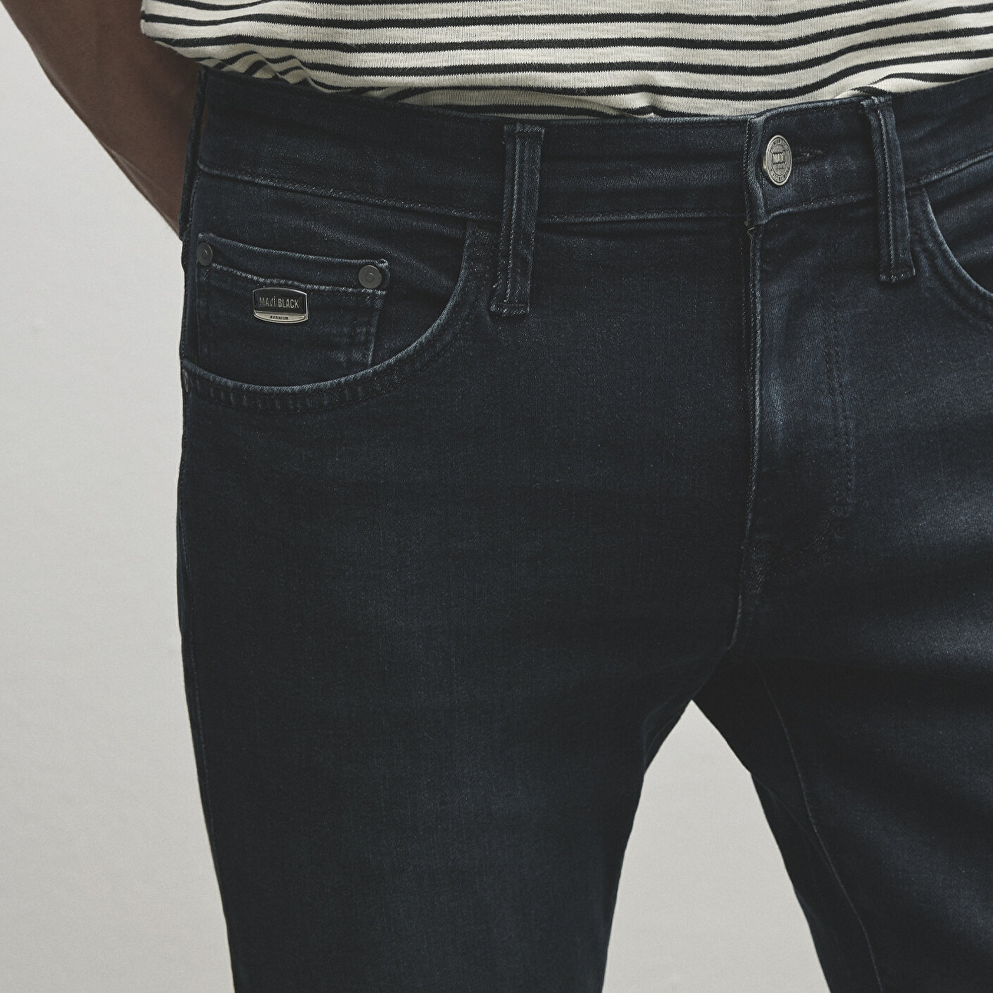 Mavi James Lux Black Puslu Koyu Mavi Jean Pantolon 0042486543