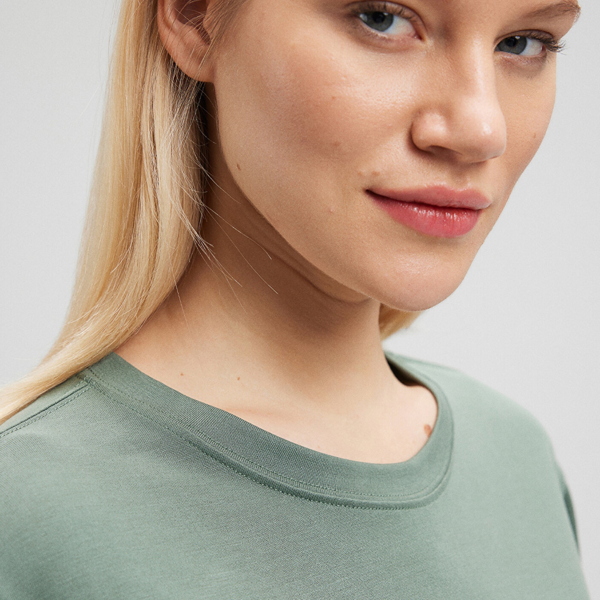 Mavi Lux Touch TENCEL TM Haki Basic Crop Tişört Crop / Kısa Kesim 1612231-80692