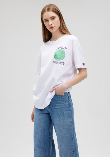  Mavi Smiley Originals Baskılı Beyaz Tişört Loose Fit / Bol Rahat Kesim 1612433-620