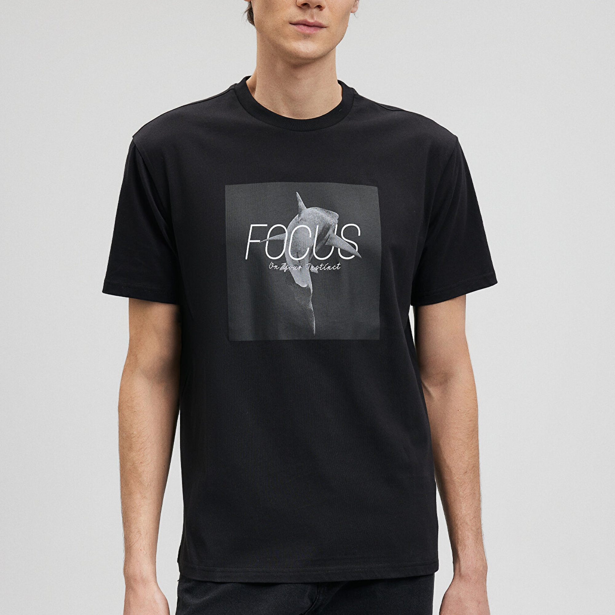 Mavi Focus Baskılı Siyah Tişört Loose Fit / Bol Rahat Kesim 0612102-900