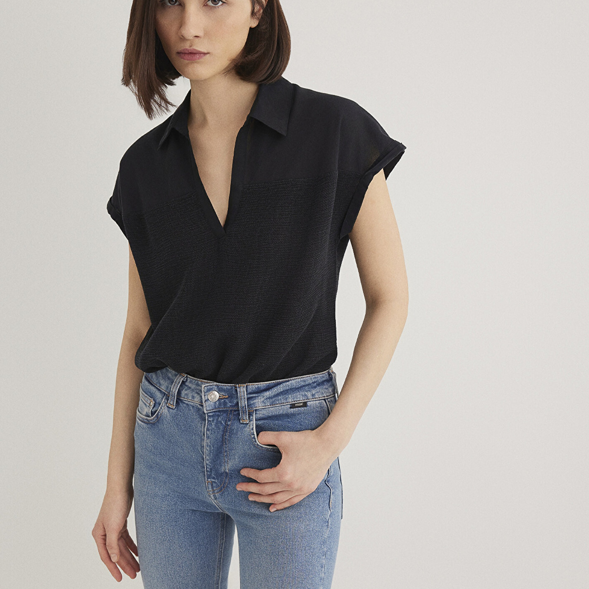 Mavi Kısa Kollu Siyah Bluz 1210801-900