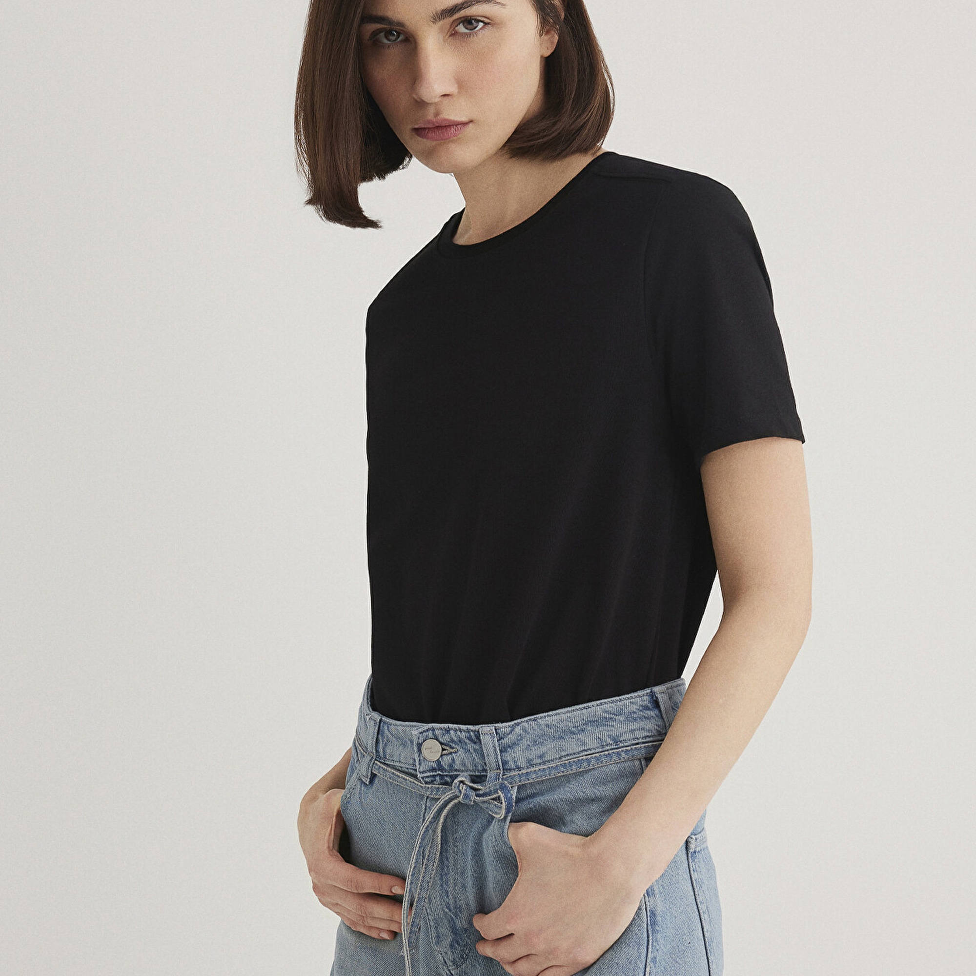 Mavi Bisiklet Yaka Siyah Basic Tişört Regular Fit / Normal Kesim 1612699-900