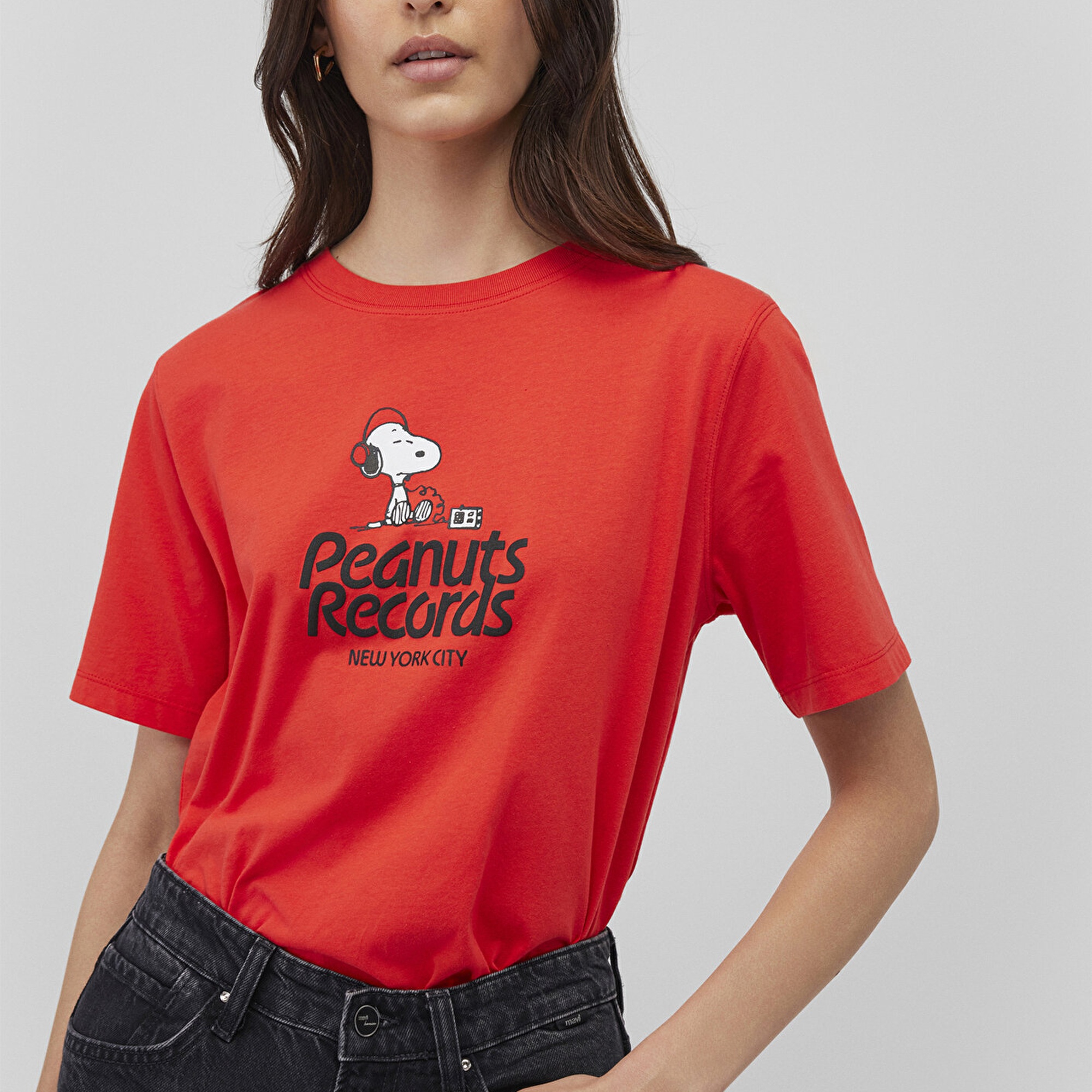 Mavi Snoopy Baskılı Kırmızı Tişört Regular Fit / Normal Kesim 1612850-70470