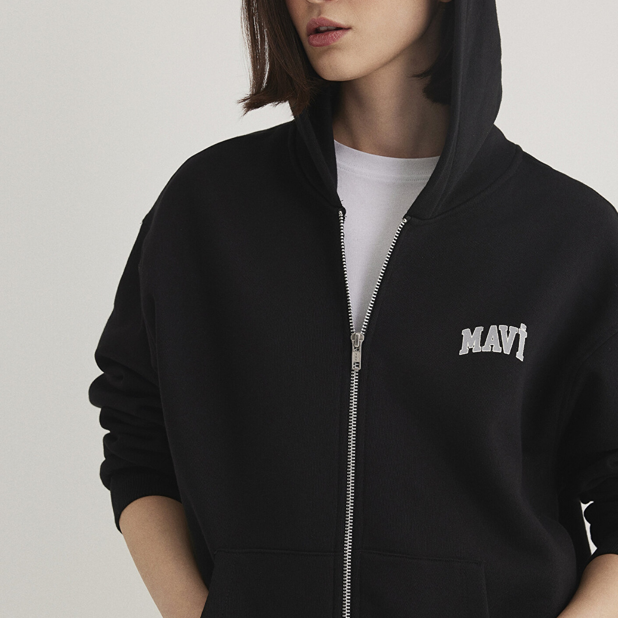 Mavi Mavi Logo Baskılı Kapüşonlu Fermuarlı Siyah Sweatshirt 1S10178-900