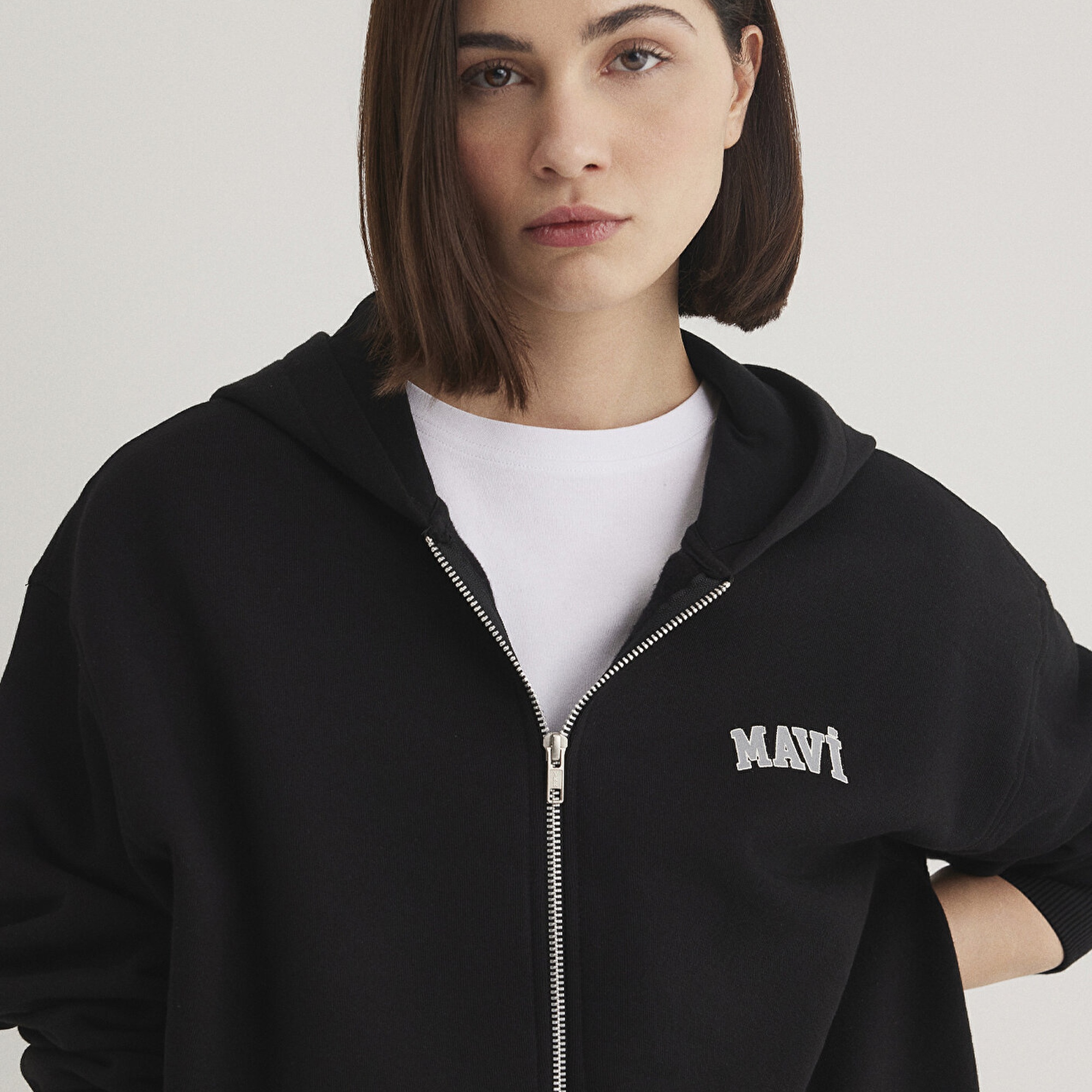 Mavi Mavi Logo Baskılı Kapüşonlu Fermuarlı Siyah Sweatshirt 1S10178-900