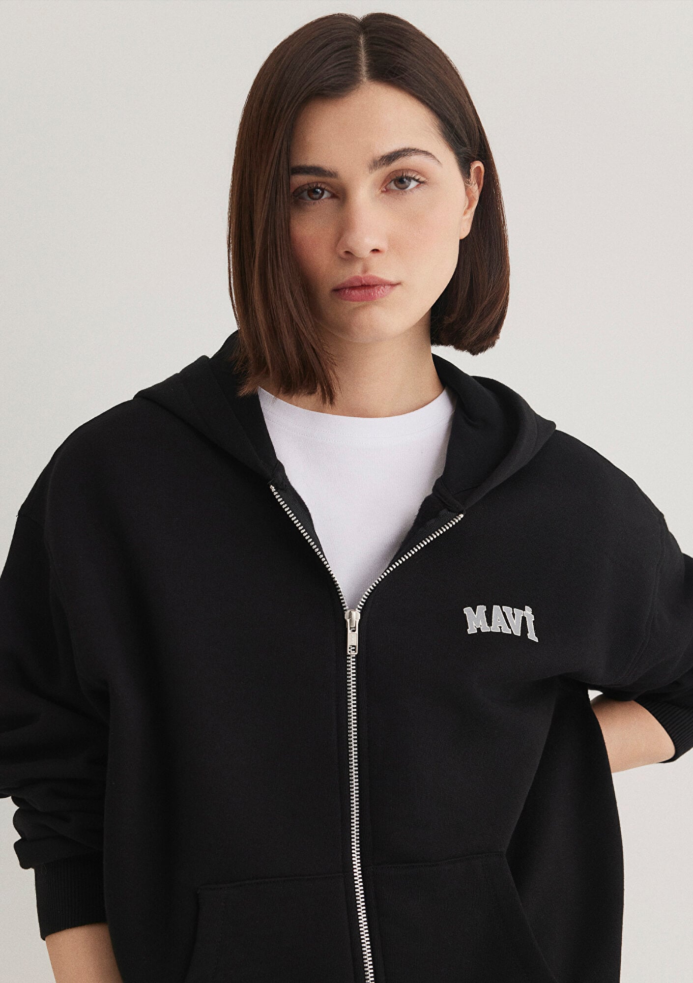  Mavi Mavi Logo Baskılı Kapüşonlu Fermuarlı Siyah Sweatshirt 1S10178-900