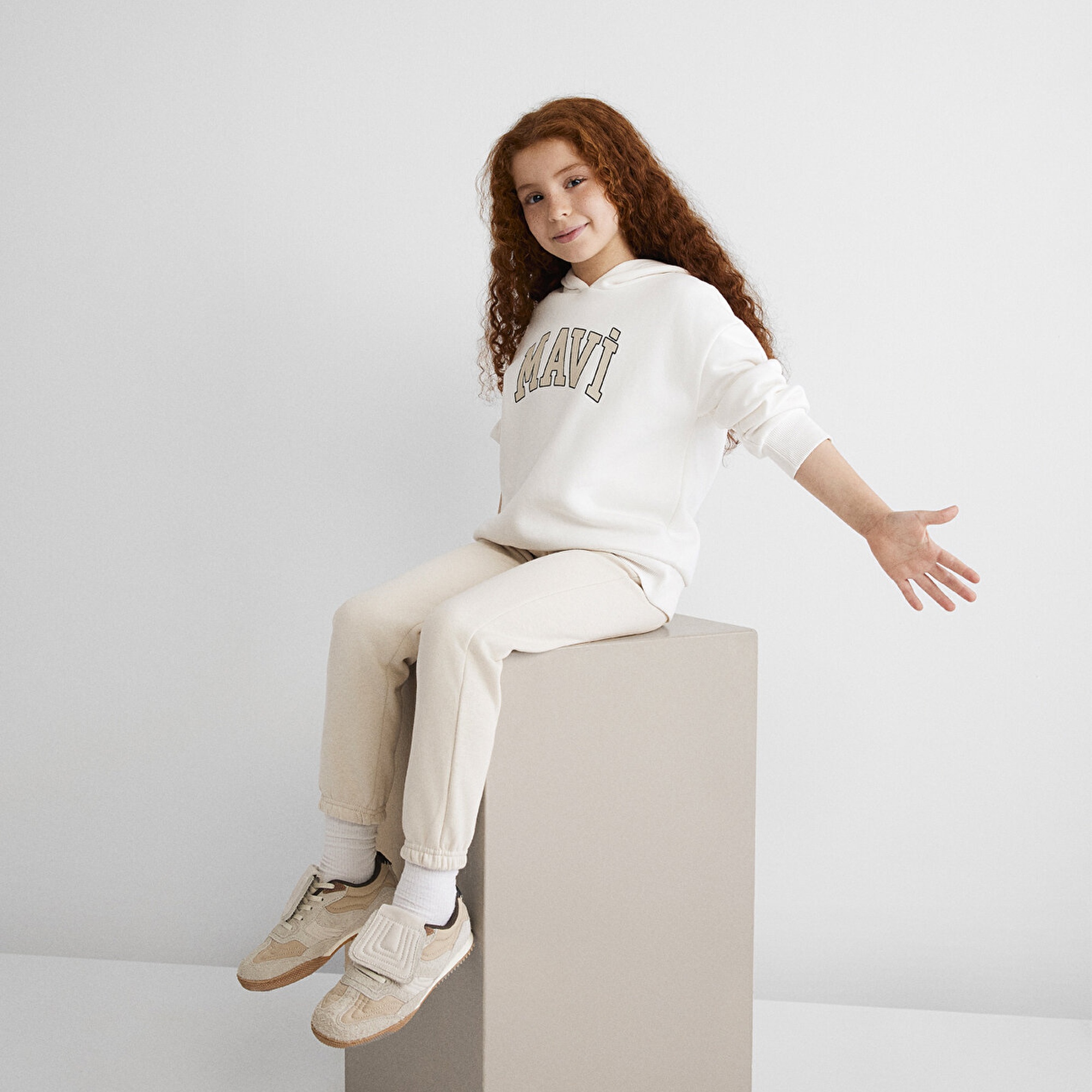 Mavi Mavi Logo Baskılı Kapüşonlu Beyaz Sweatshirt 7610035-81964