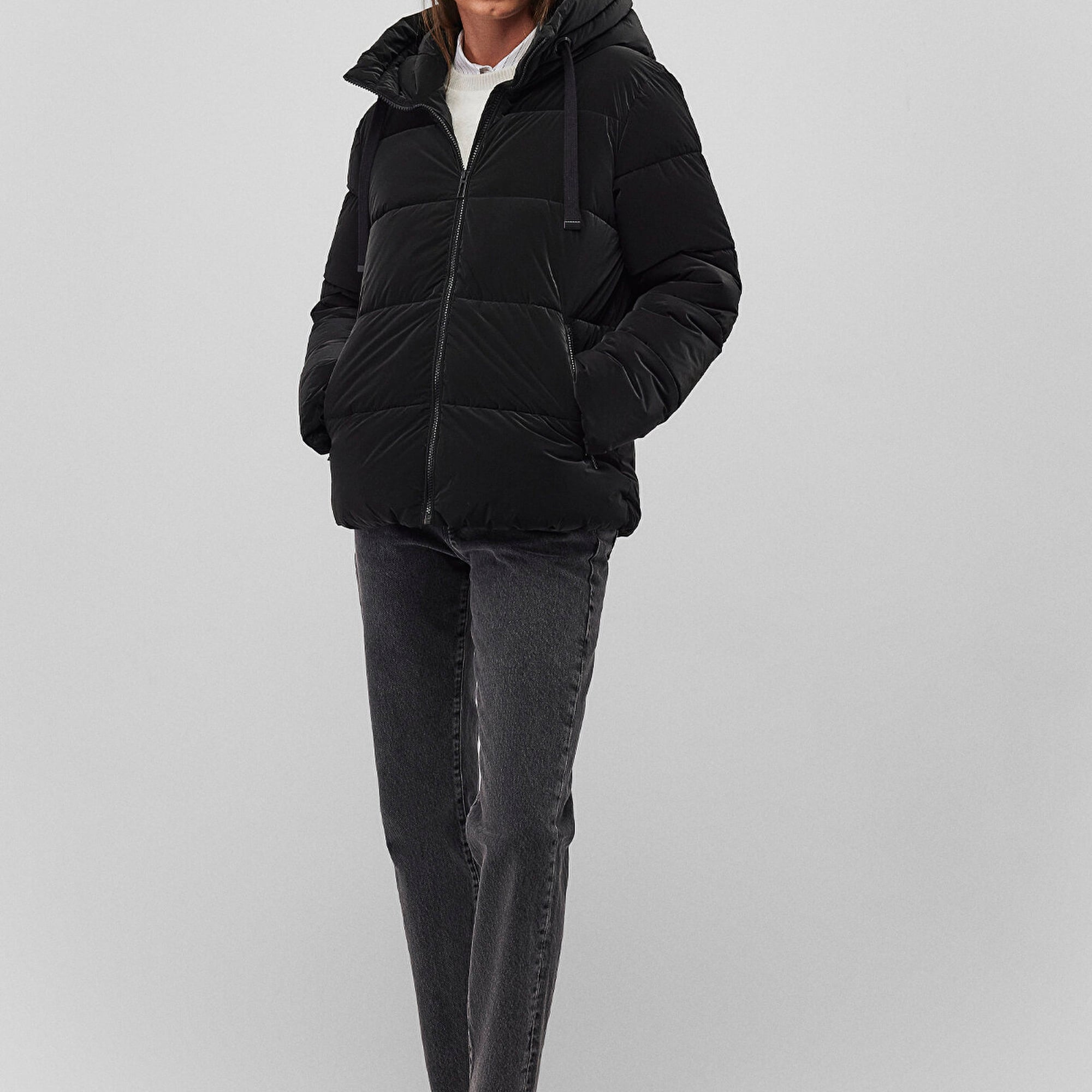 Mavi Kapüşonlu Siyah Şişme Mont 1110043-900