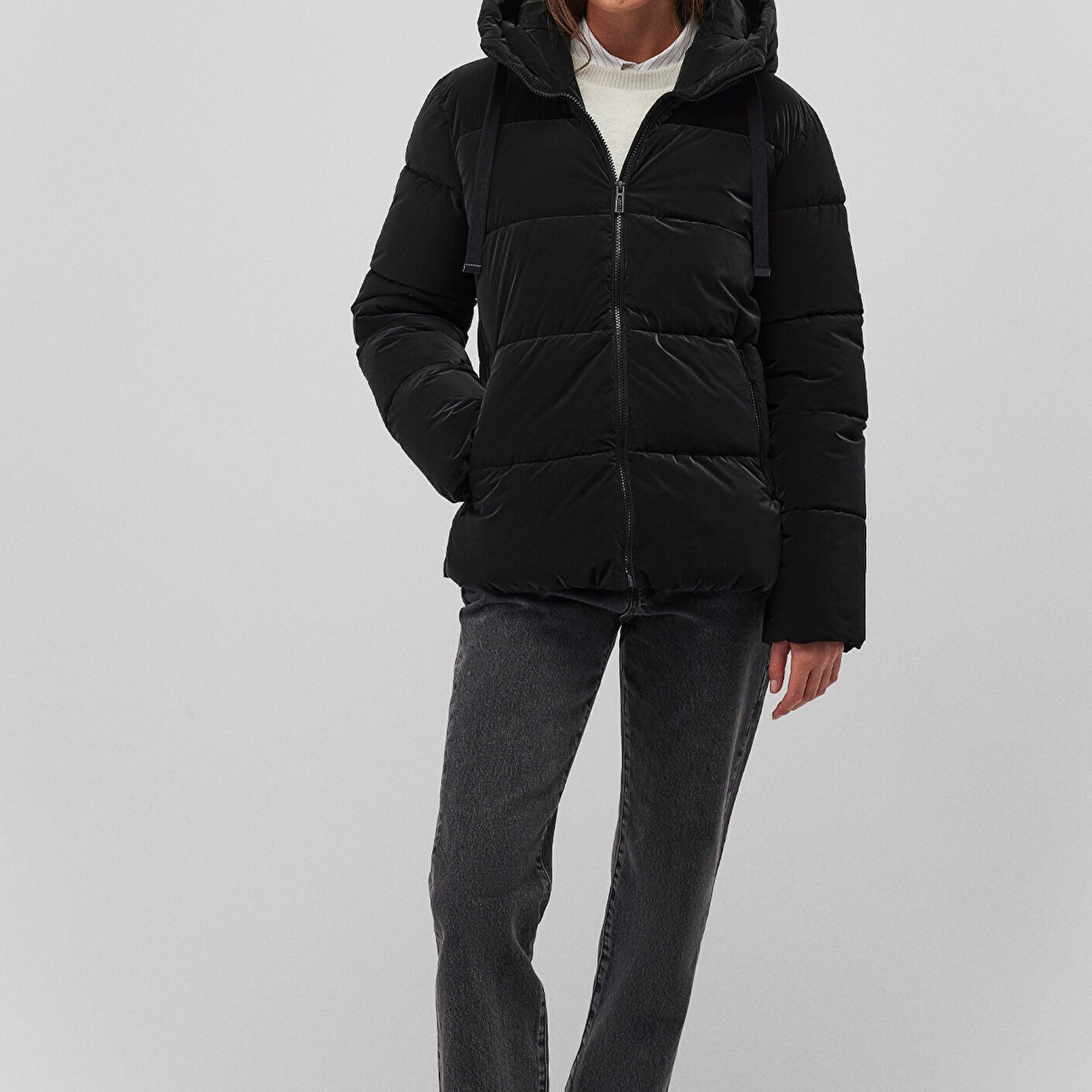 Mavi Kapüşonlu Siyah Şişme Mont 1110043-900