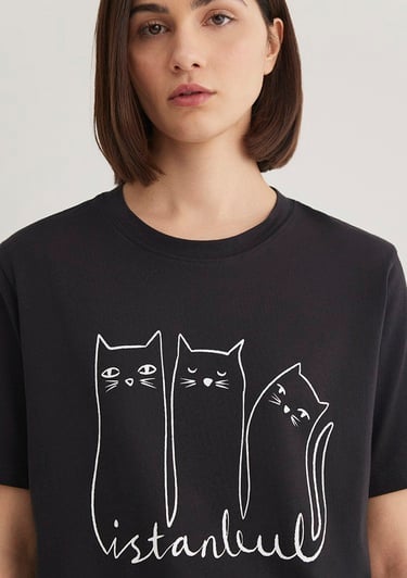  Mavi Kedi Baskılı Siyah İstanbul Tişört Regular Fit / Normal Kesim 1610674-70087