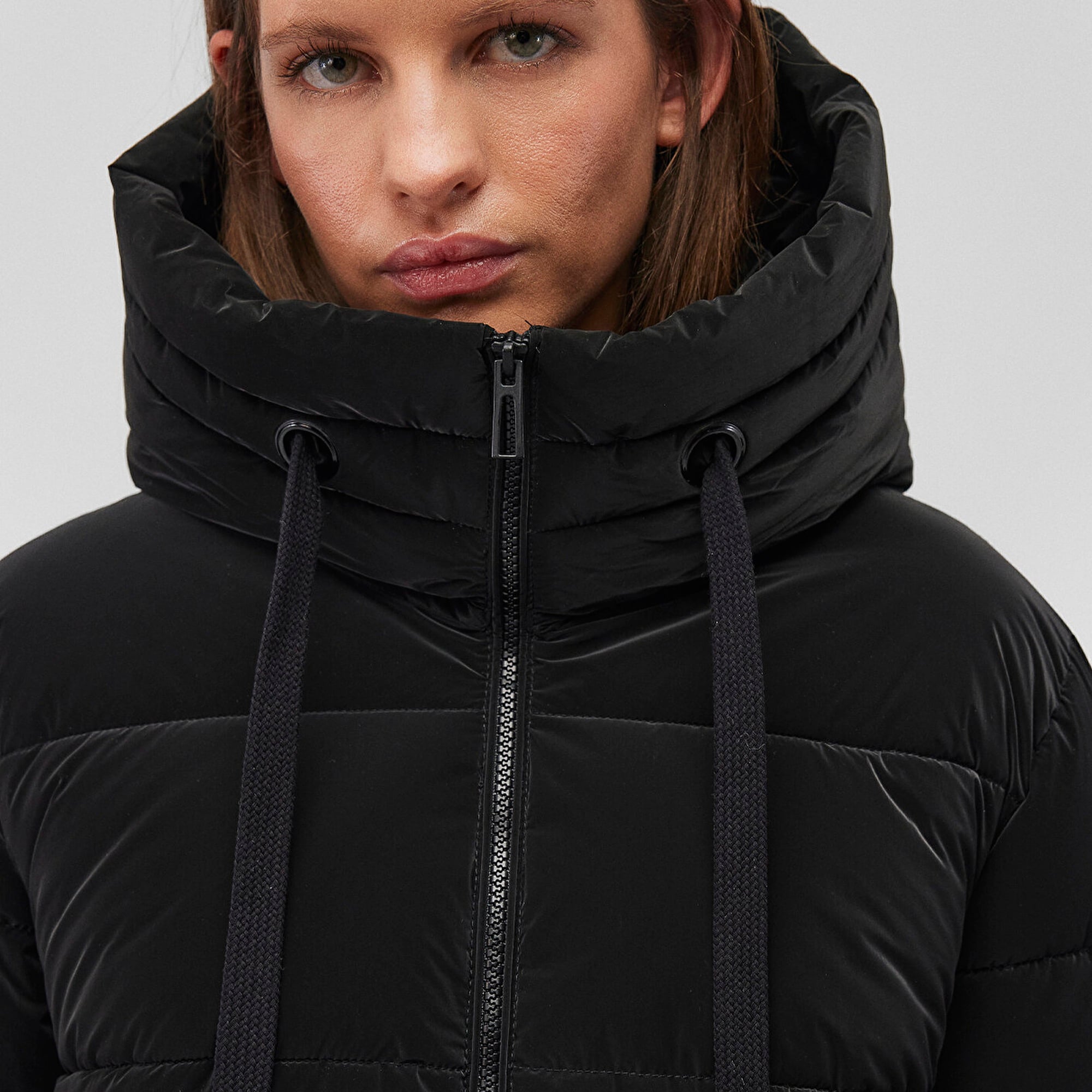 Mavi Kapüşonlu Siyah Şişme Mont 1110043-900