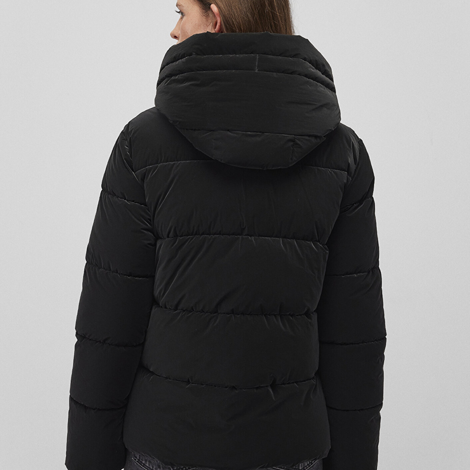 Mavi Kapüşonlu Siyah Şişme Mont 1110043-900