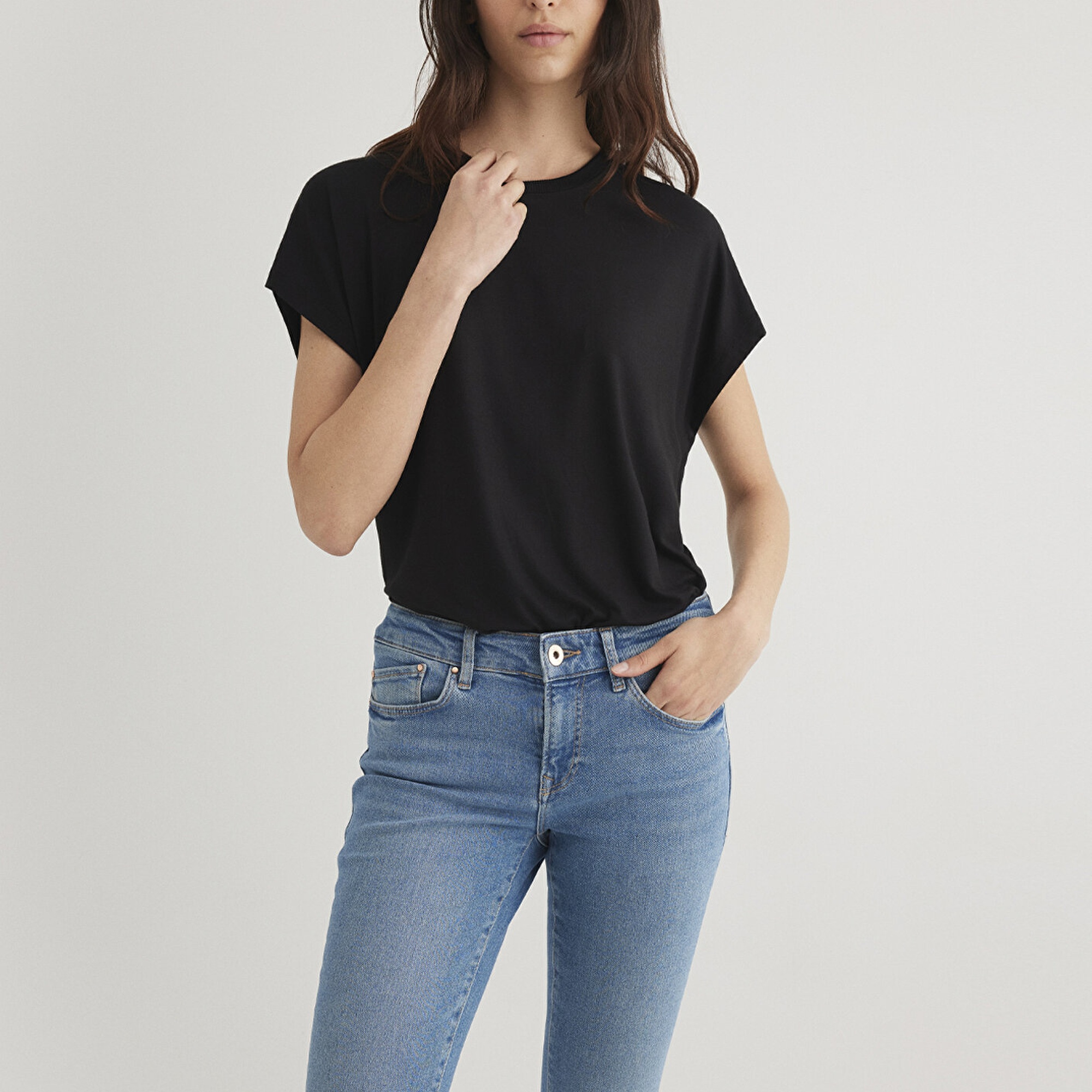 Mavi Düşük Omuz Siyah Basic Tişört Regular Fit / Normal Kesim 1611649-900