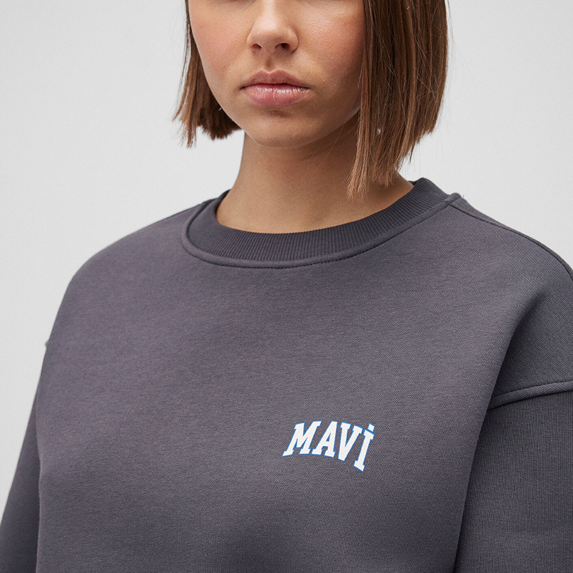 Mavi Mavi Logo Baskılı Antrasit Crop Sweatshirt 1611601-70763