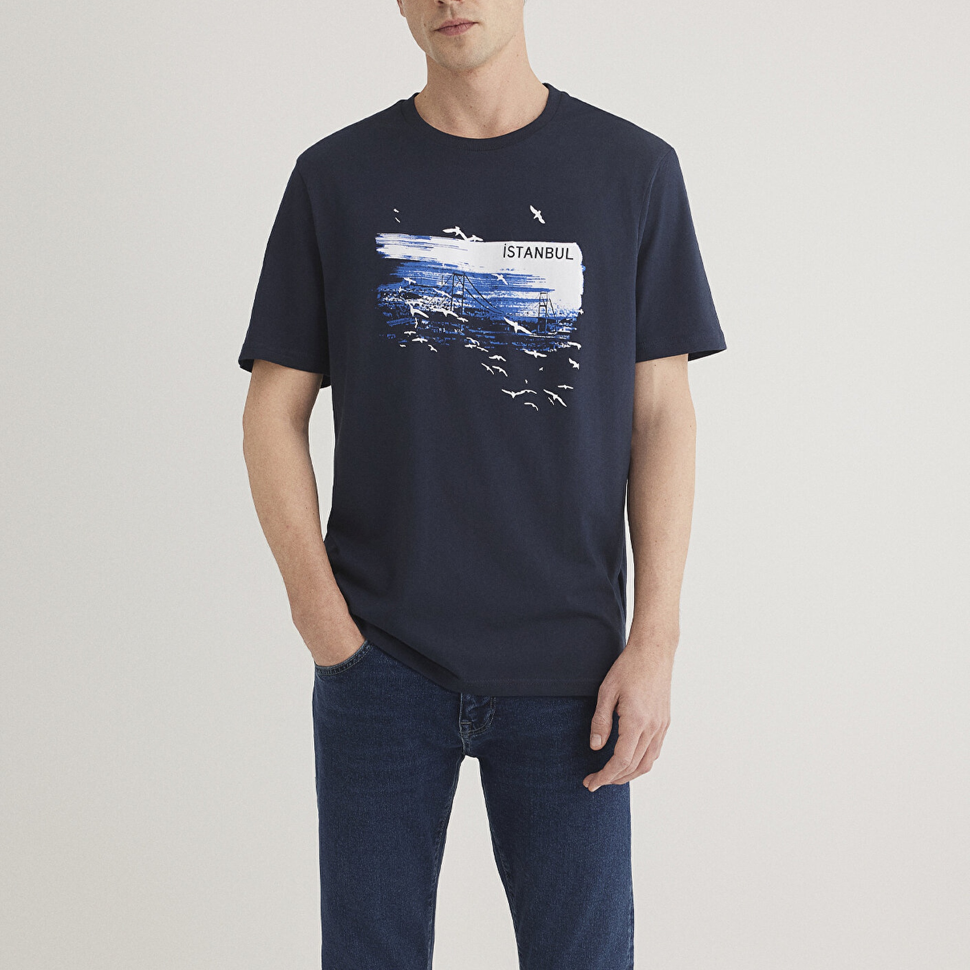 Mavi İstanbul Baskılı Lacivert Tişört Regular Fit / Normal Kesim 0611884-70490