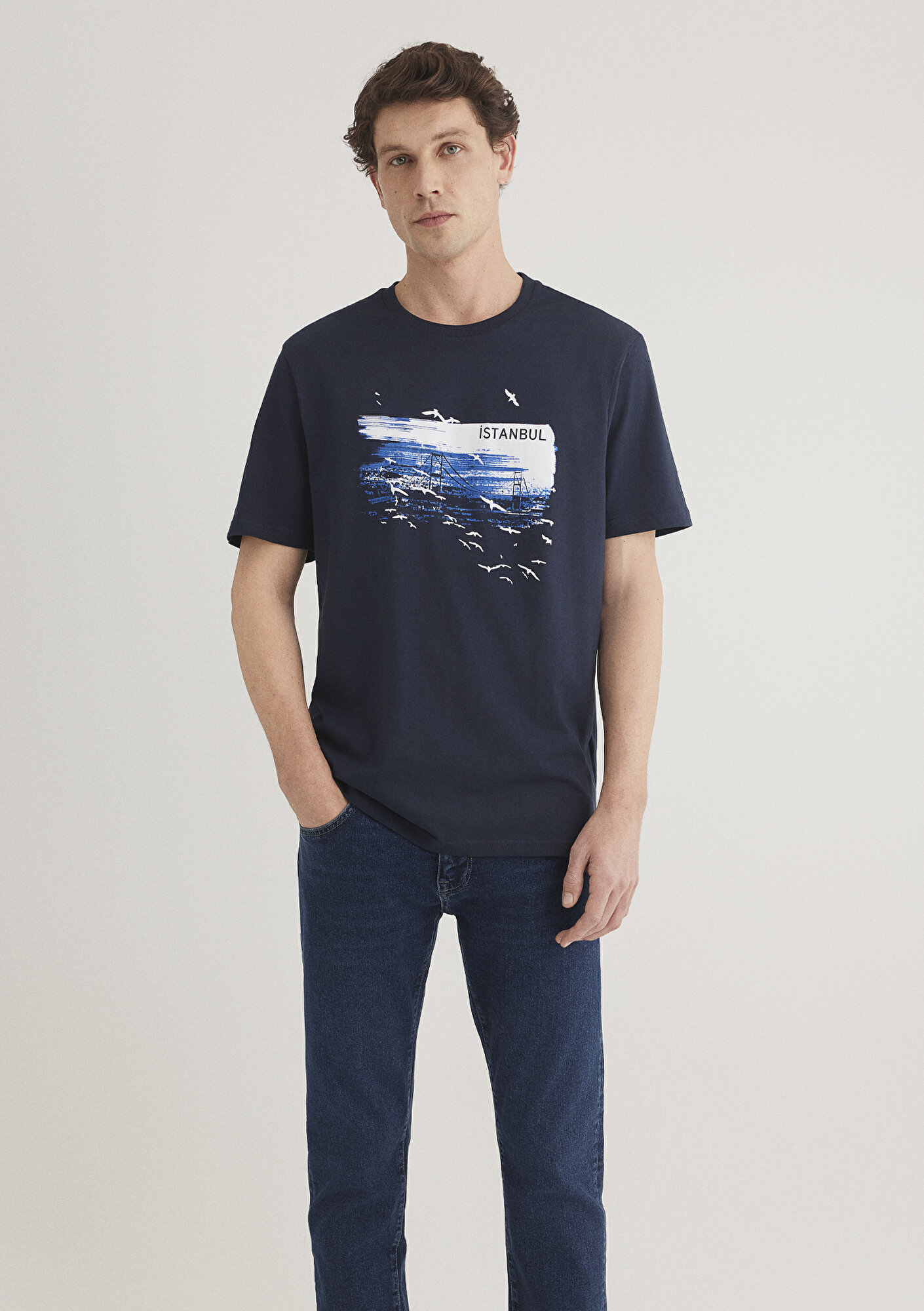  Mavi İstanbul Baskılı Lacivert Tişört Regular Fit / Normal Kesim 0611884-70490