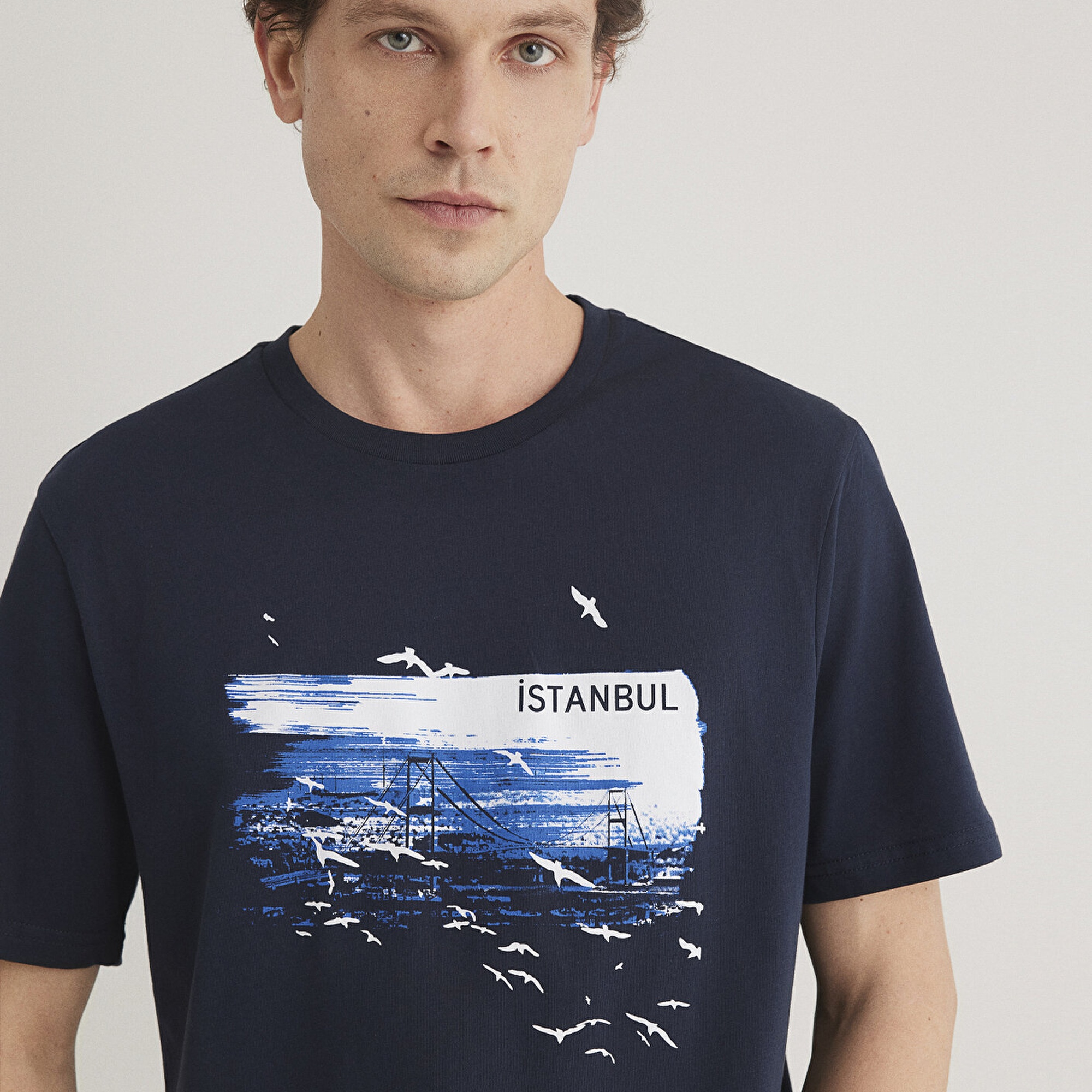Mavi İstanbul Baskılı Lacivert Tişört Regular Fit / Normal Kesim 0611884-70490