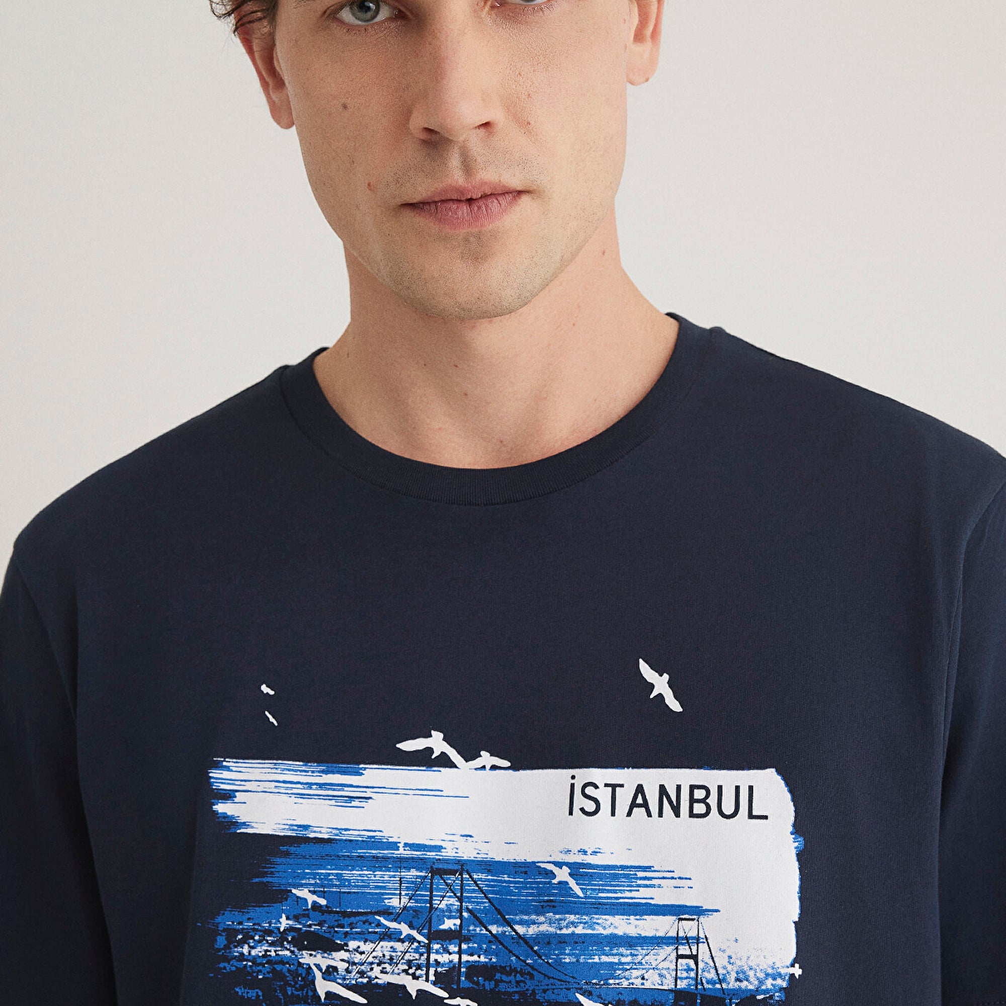 Mavi İstanbul Baskılı Lacivert Tişört Regular Fit / Normal Kesim 0611884-70490