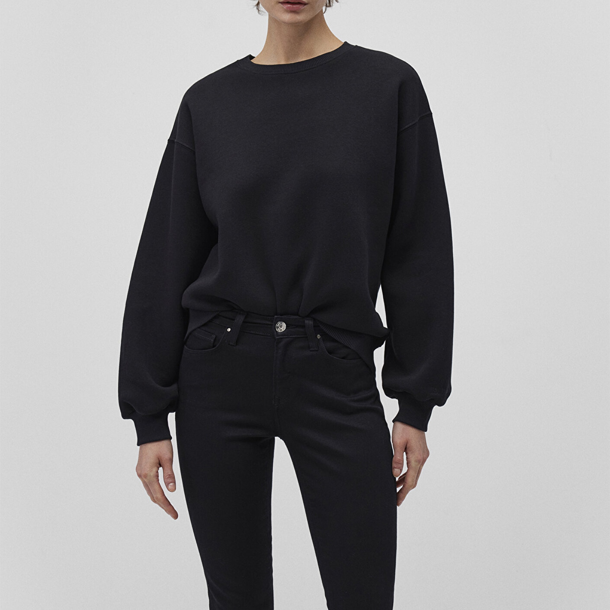 Mavi Bisiklet Yaka Siyah Basic Sweatshirt 1610198-900
