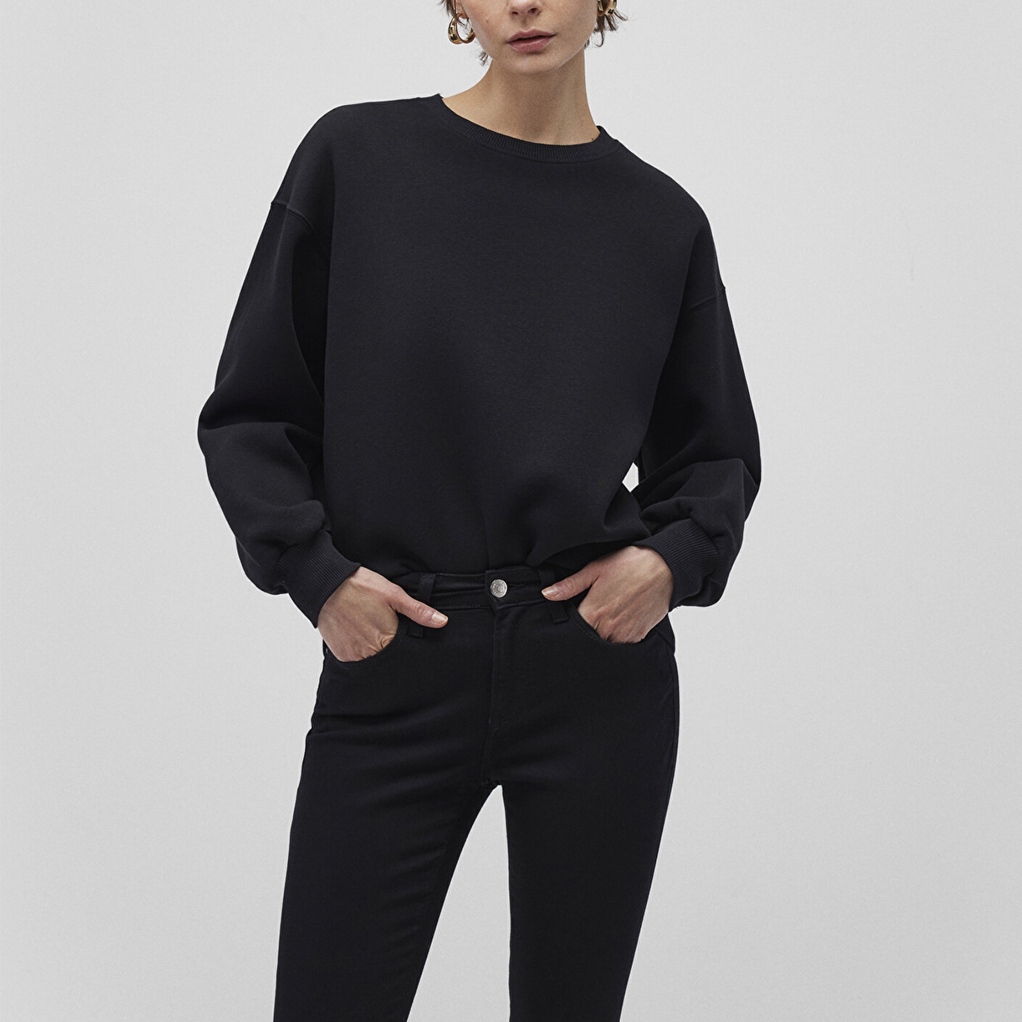 Mavi Bisiklet Yaka Siyah Basic Sweatshirt 1610198-900