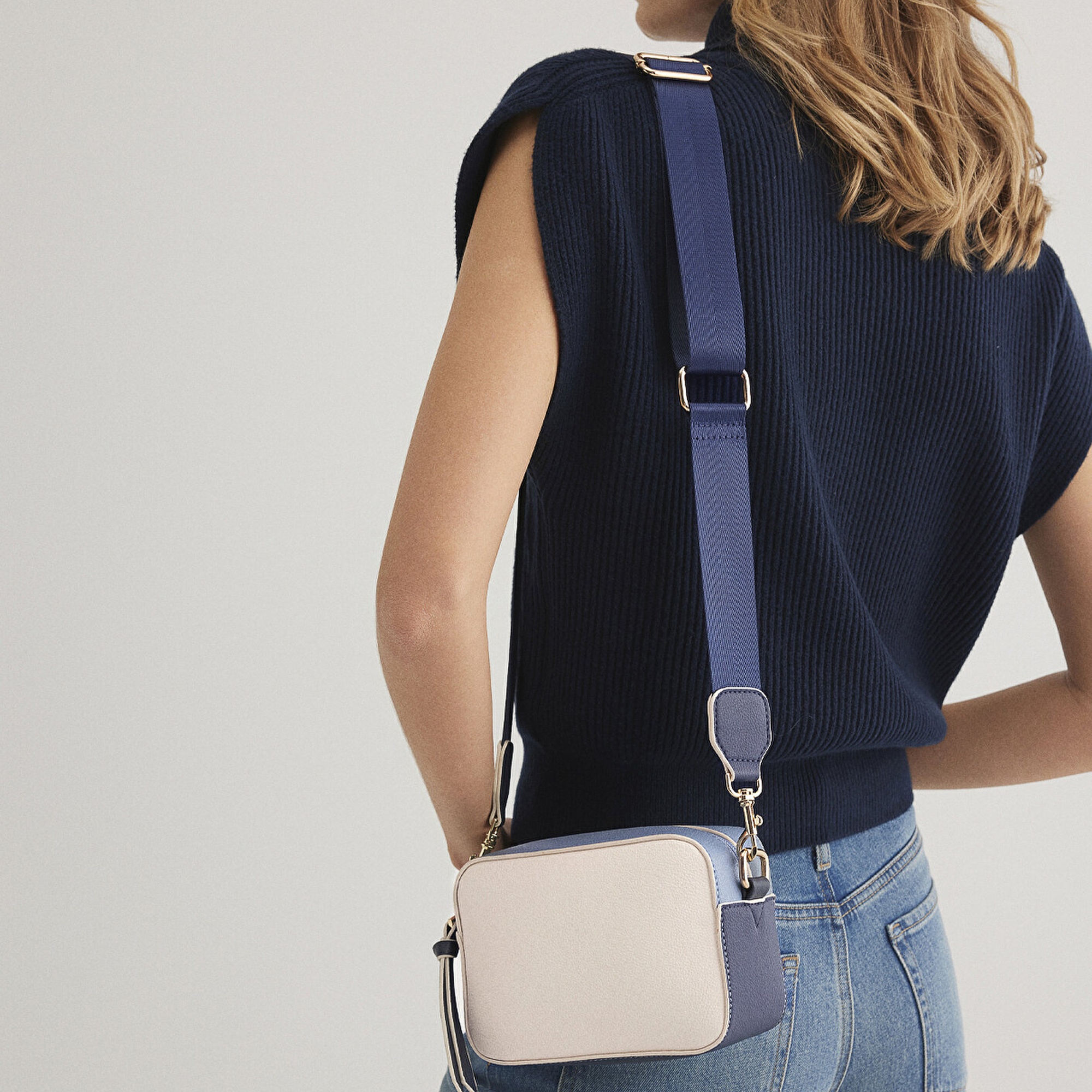 Mavi Lacivert Askılı Beyaz Çapraz Çanta 1910084-32184