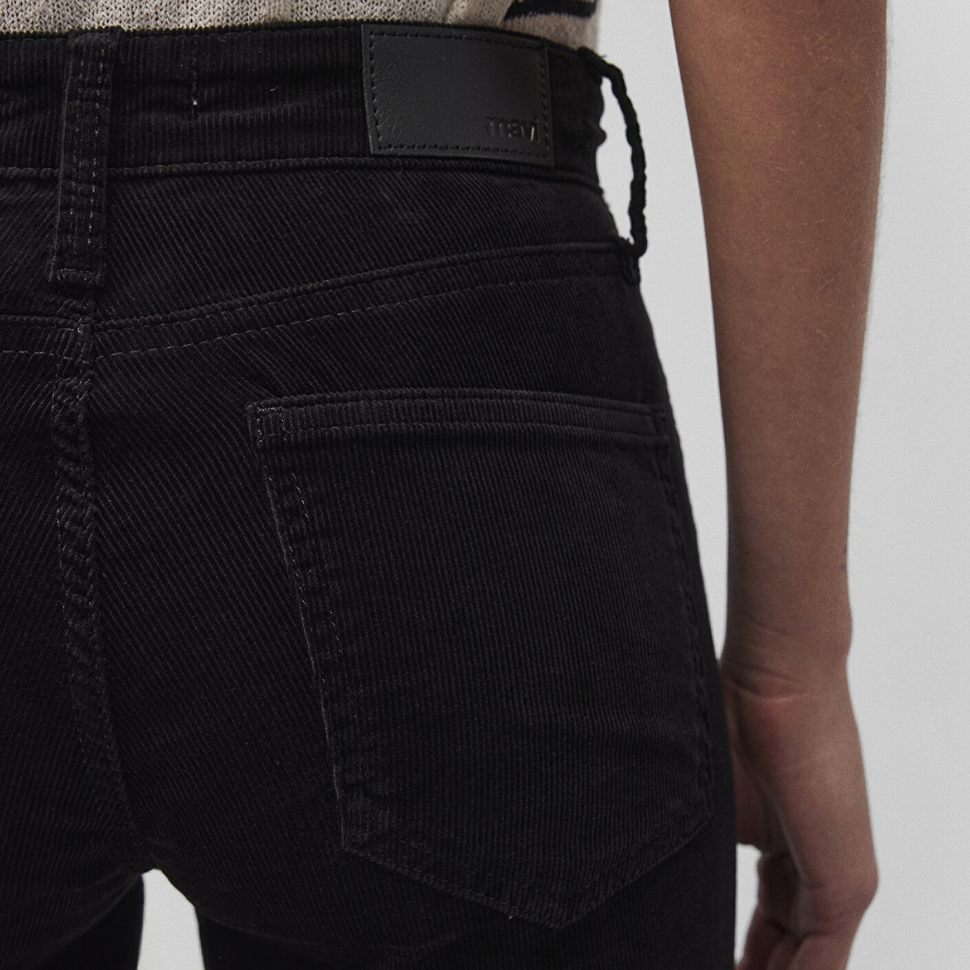 Mavi Molly Siyah Kadife Pantolon 1013682991