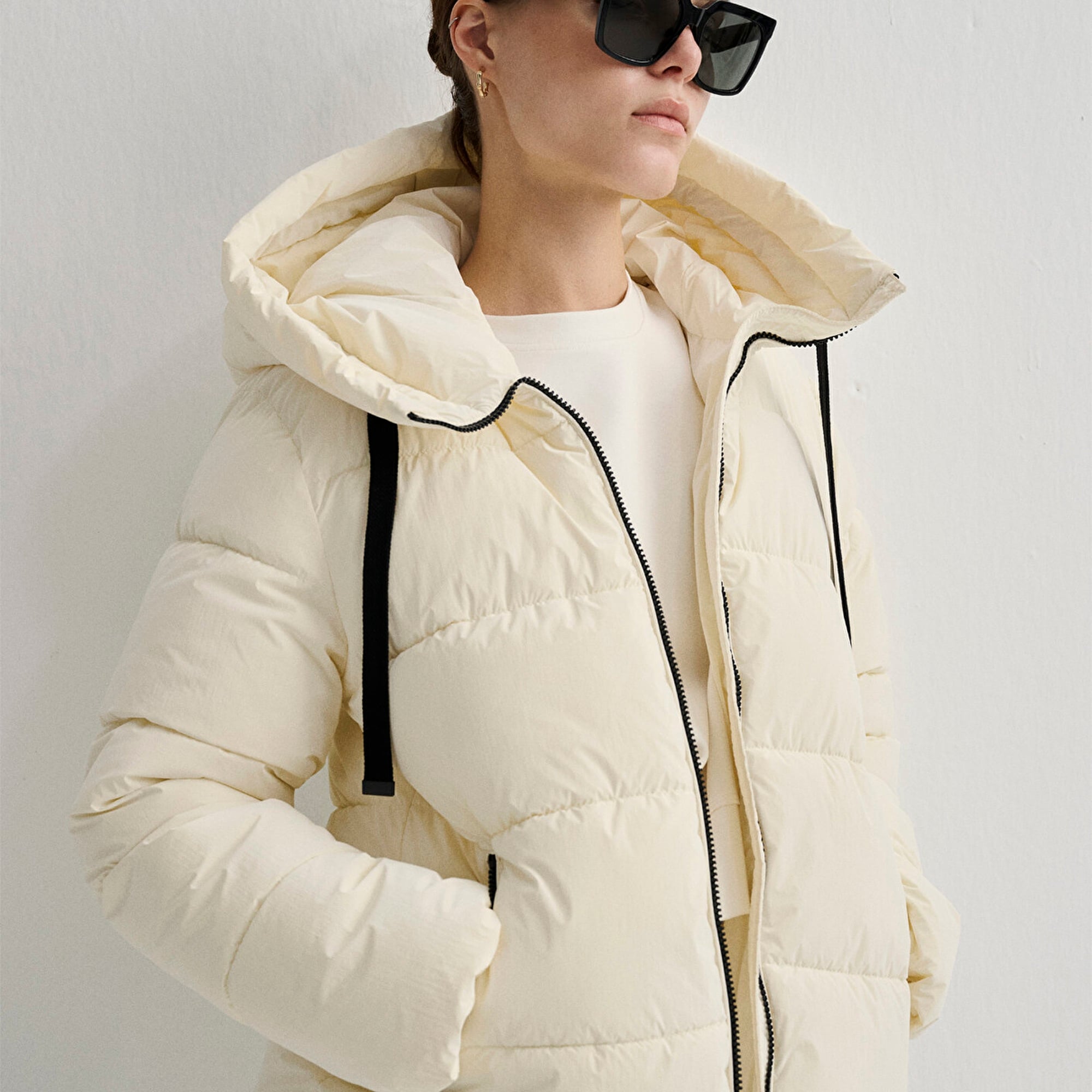 Mavi Kapüşonlu Ekru Şişme Mont 1110043-83043